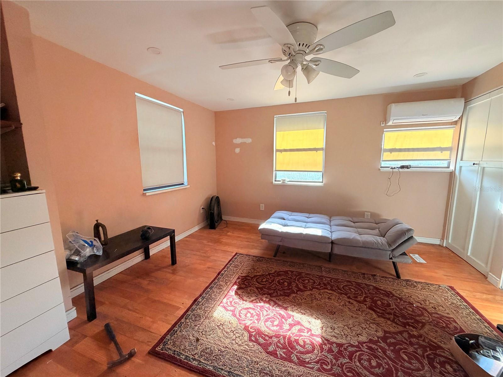 MC NEILS ORANGE VILLA - Residential