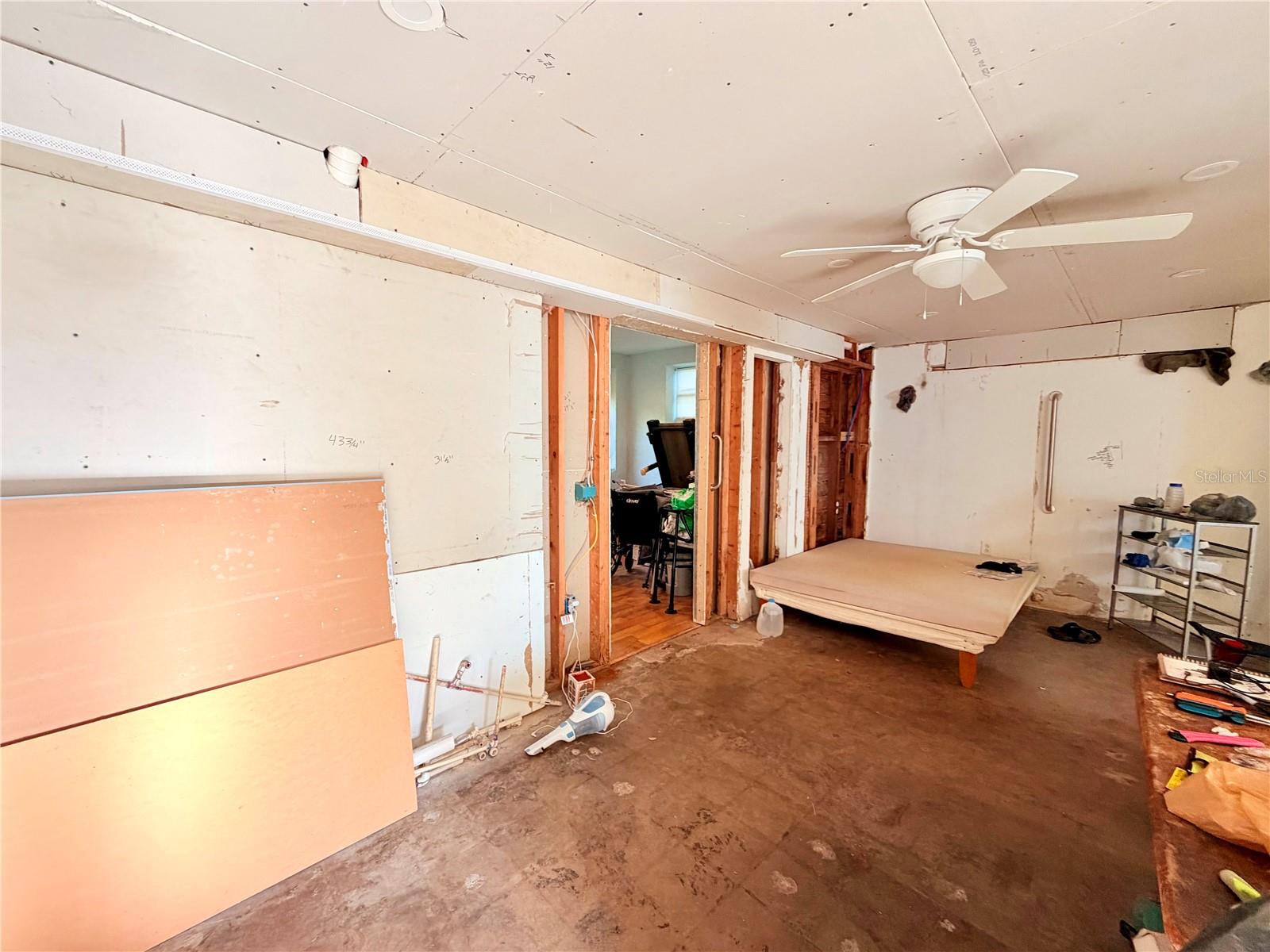 MC NEILS ORANGE VILLA - Residential