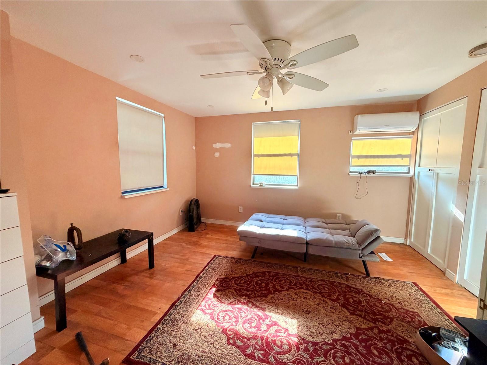 MC NEILS ORANGE VILLA - Residential