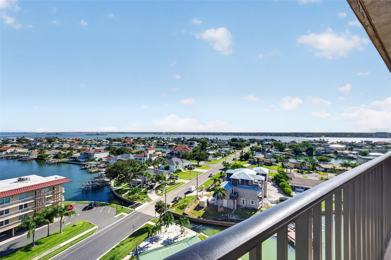 51 ISLAND WAY 1100
