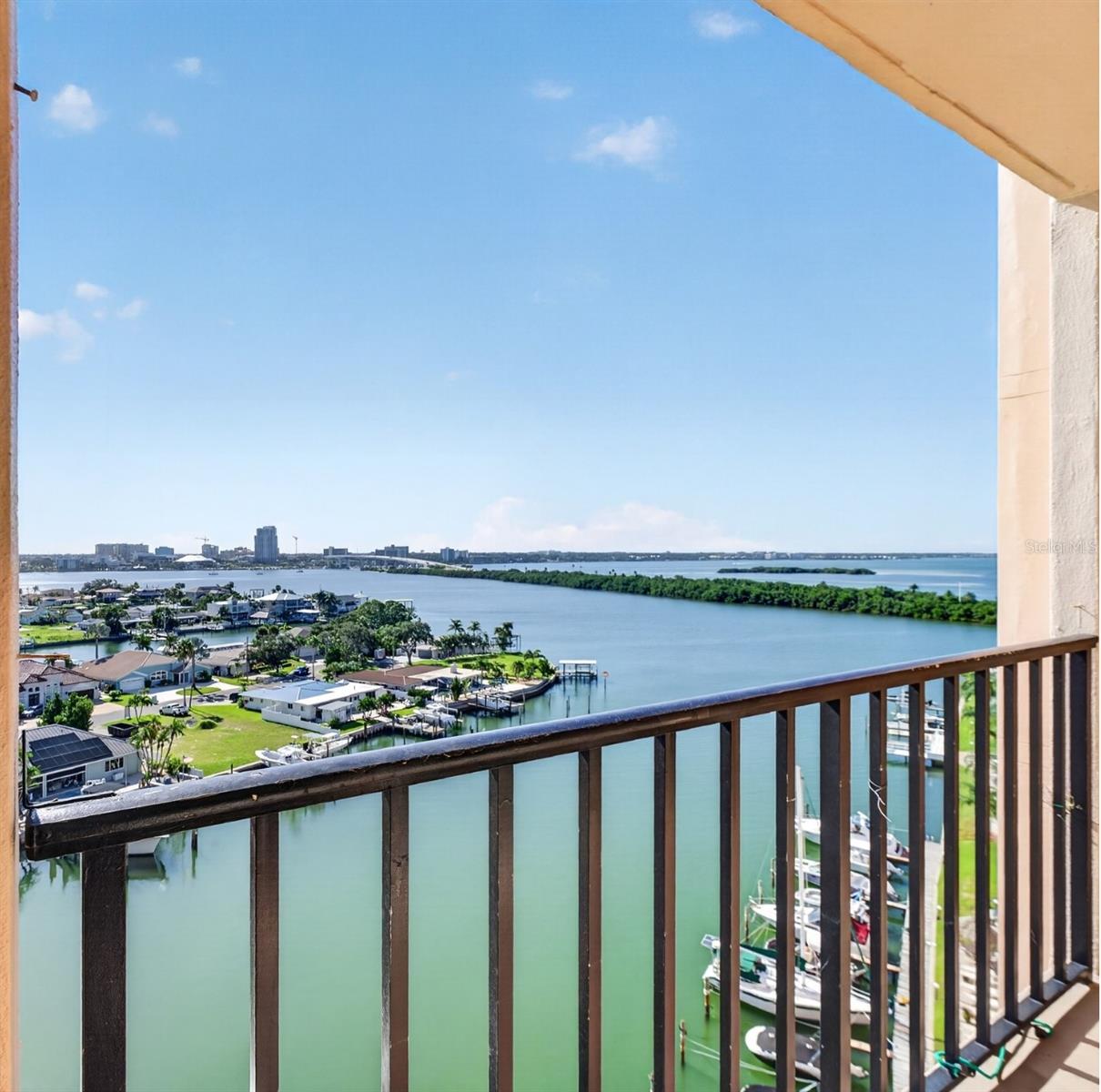 51 ISLAND WAY 1100