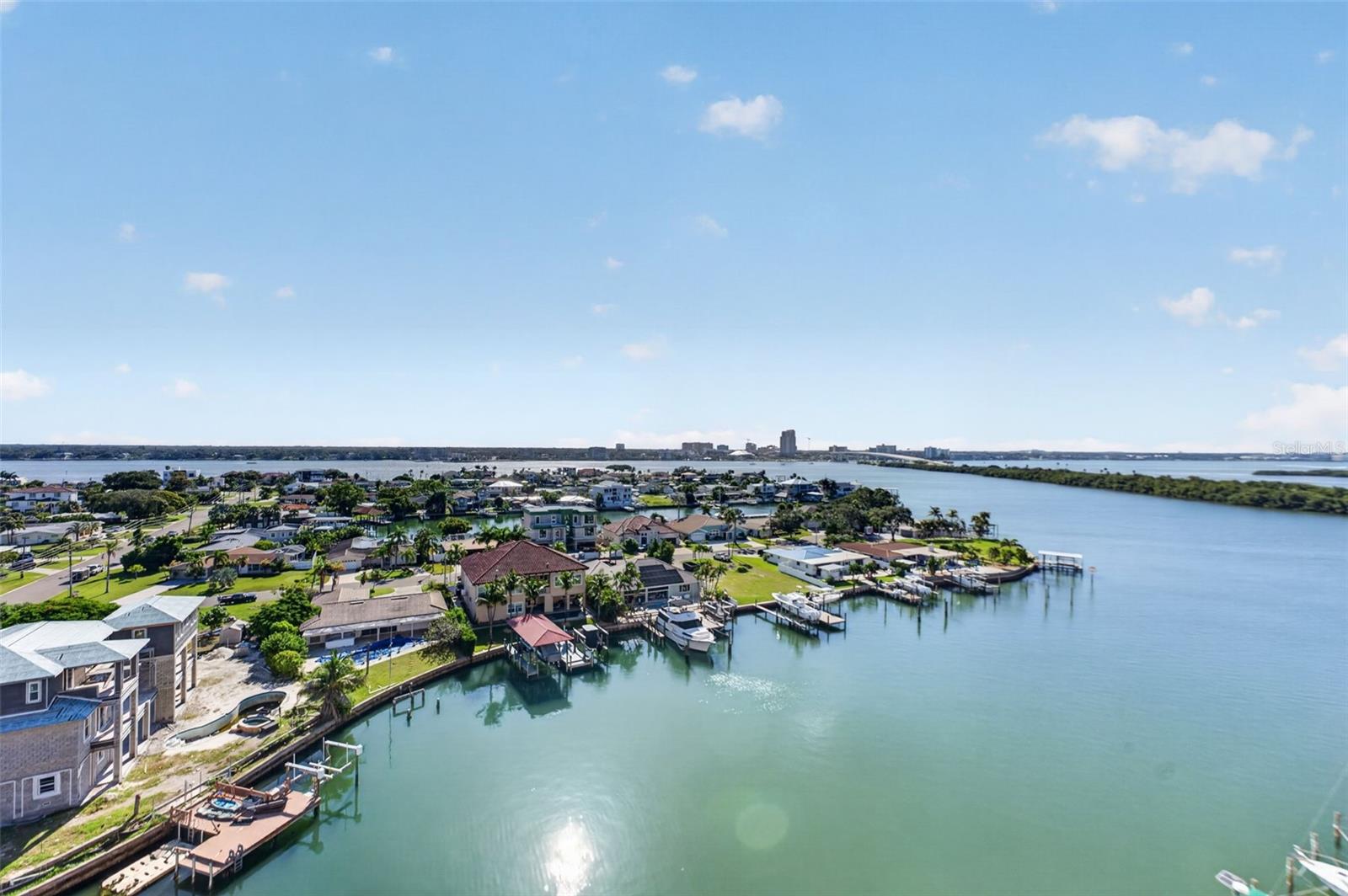 51 ISLAND WAY 1100