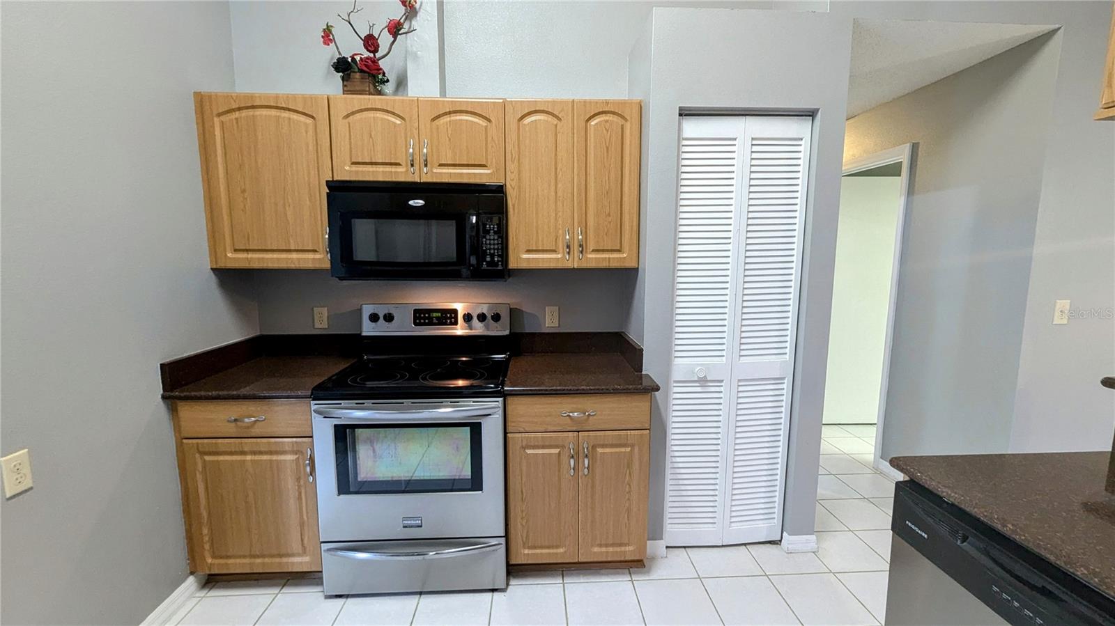 NORTH POINTE PH 01 - Residential Lease