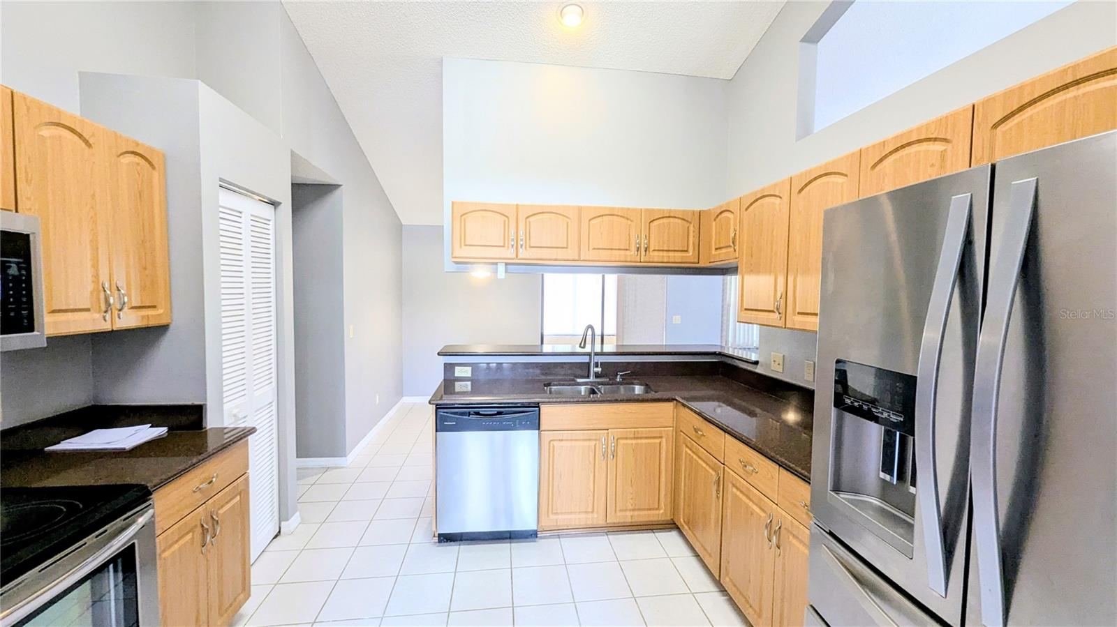 NORTH POINTE PH 01 - Residential Lease