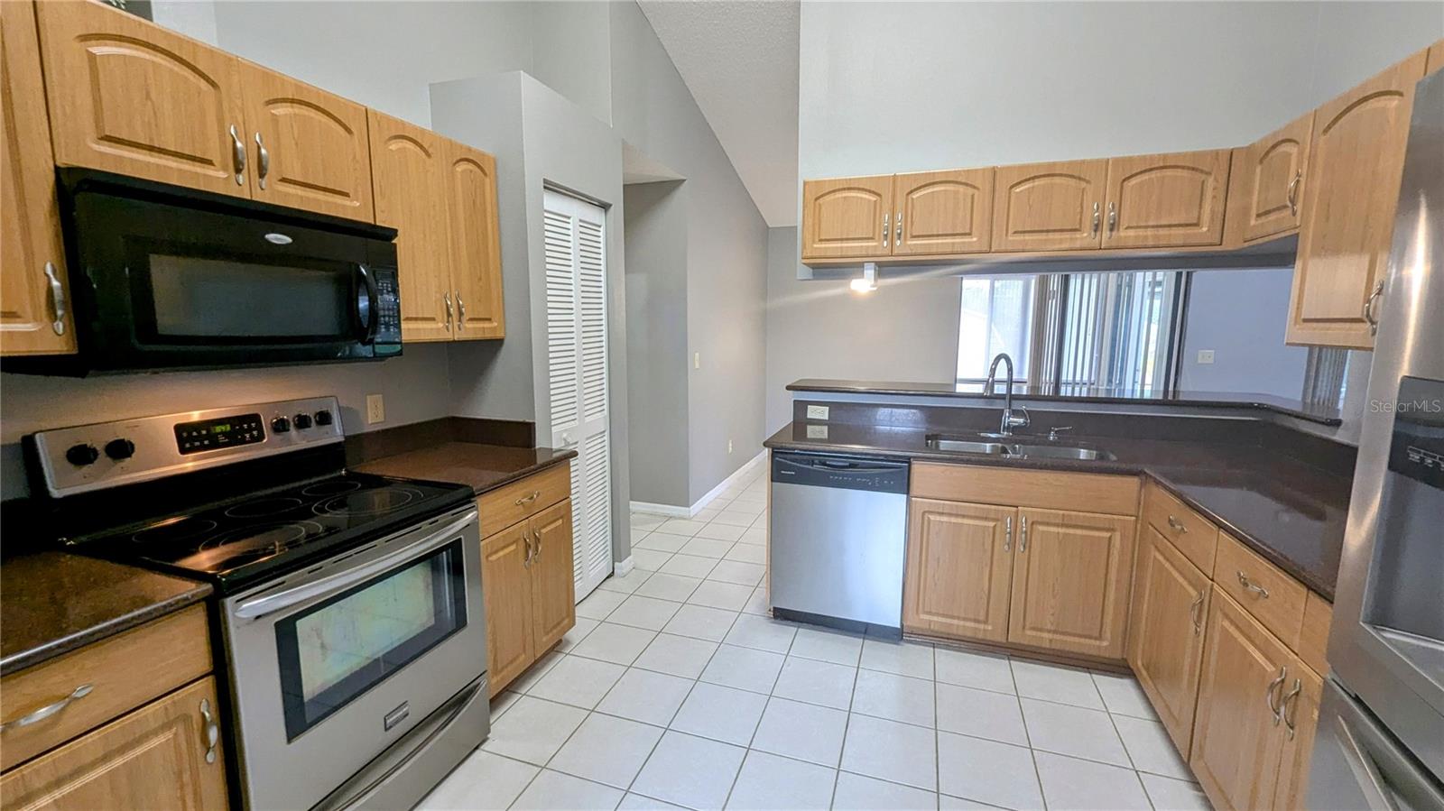 NORTH POINTE PH 01 - Residential Lease