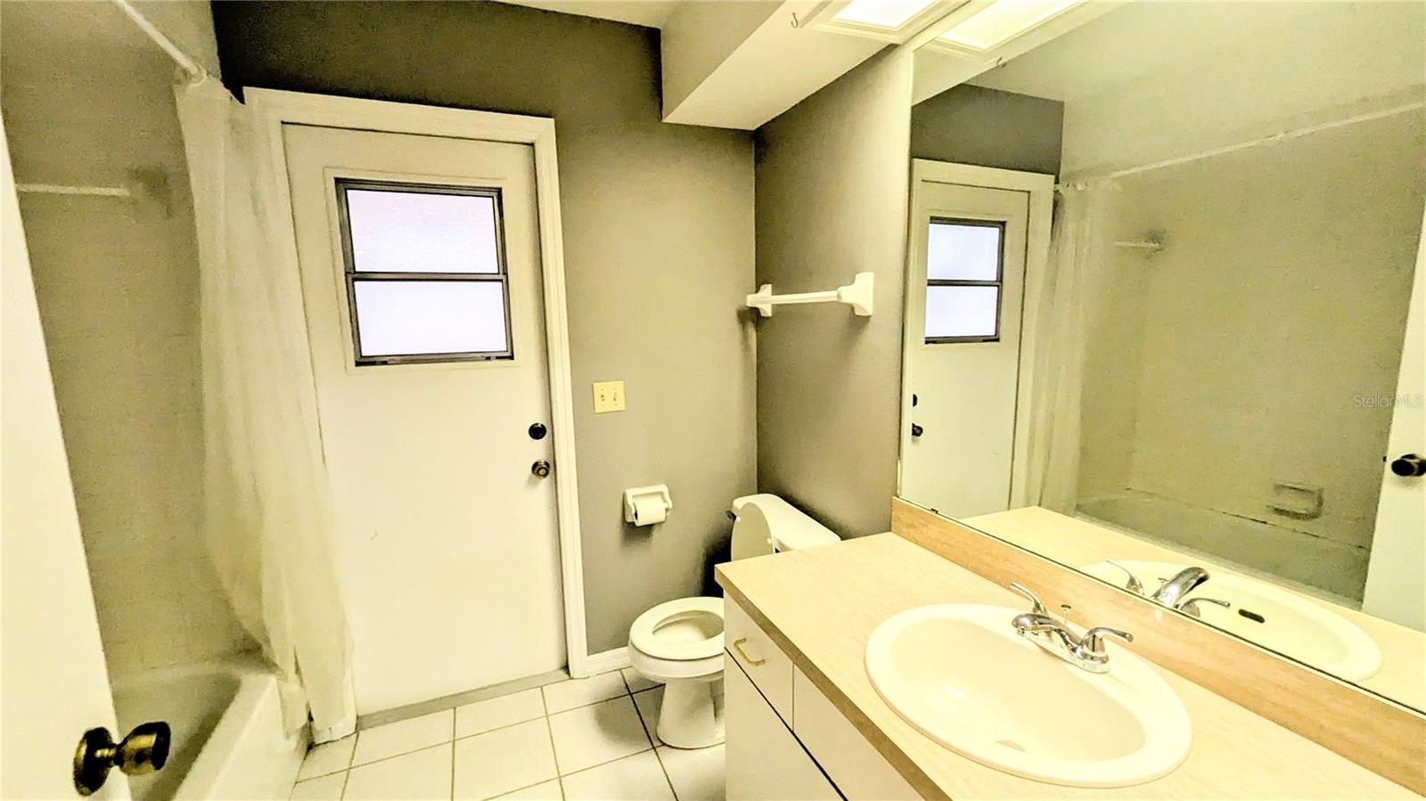 NORTH POINTE PH 01 - Residential Lease