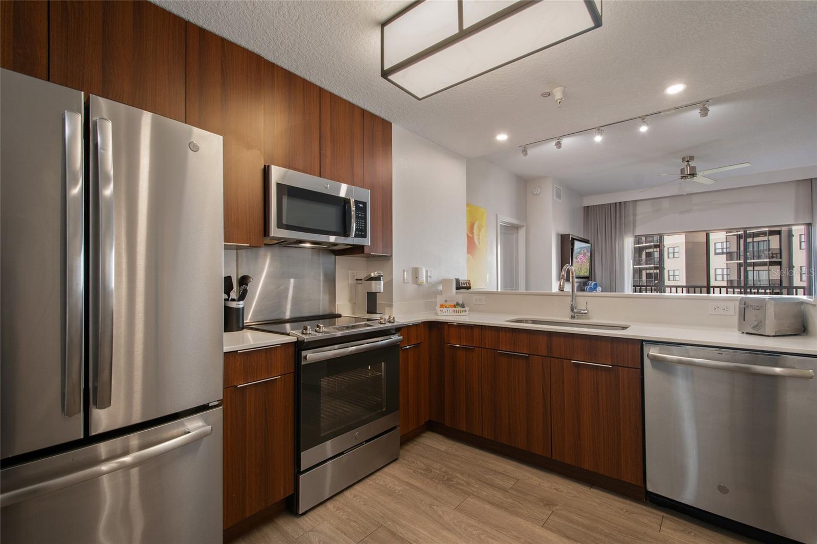 14501 GROVE RESORT AVENUE 2535