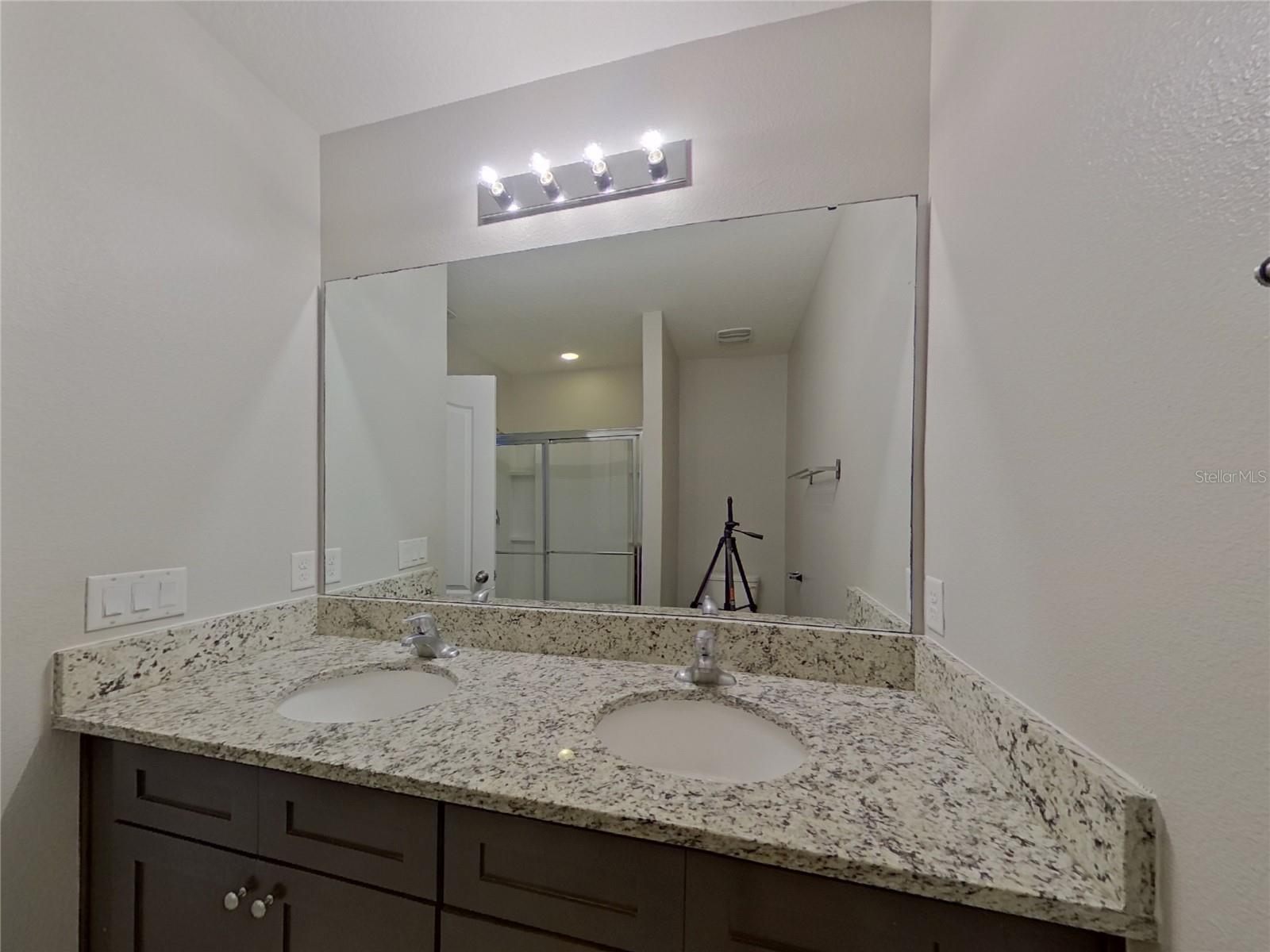 OAK TRAIL RESERVE - Residential Lease