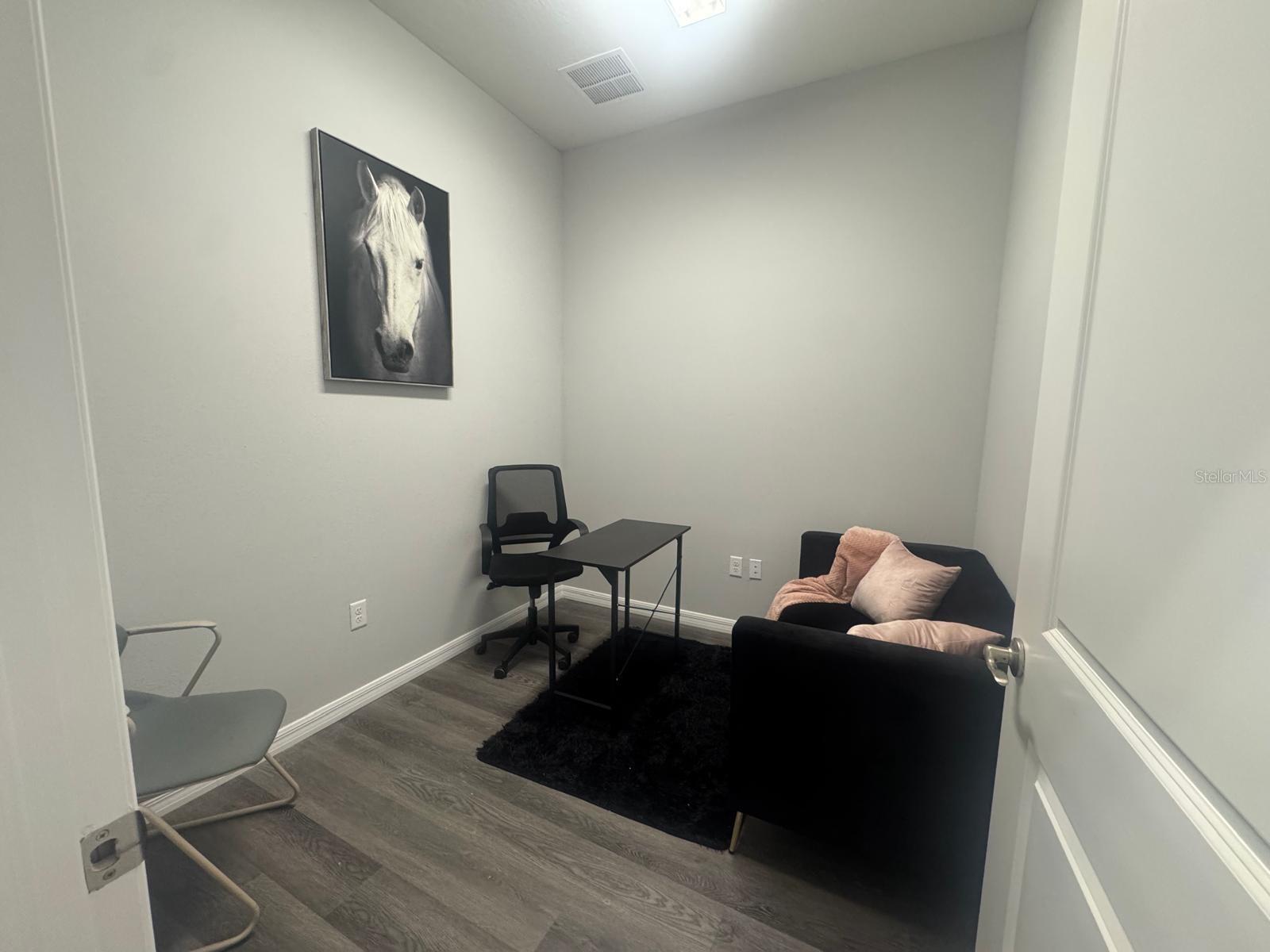 HUNTERS CRK NORTHWEST VILLAGE TOW - Commercial Lease