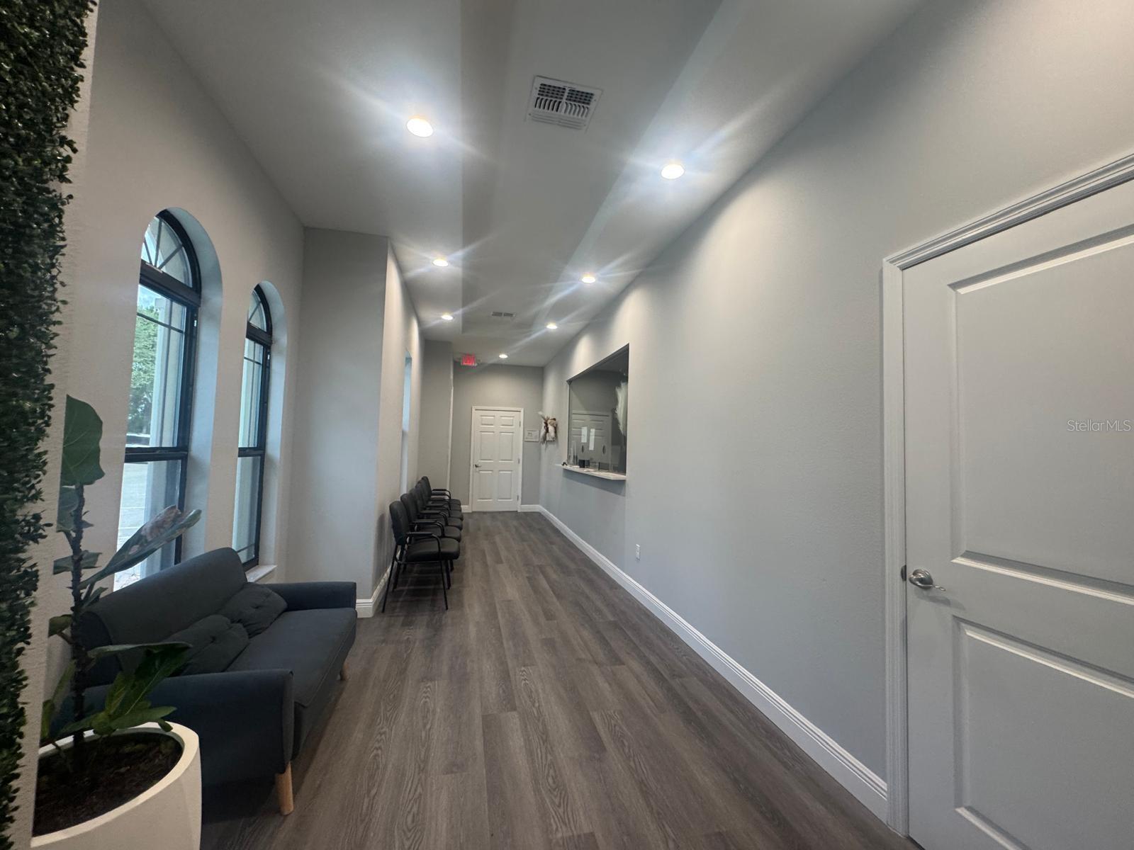 HUNTERS CRK NORTHWEST VILLAGE TOW - Commercial Lease