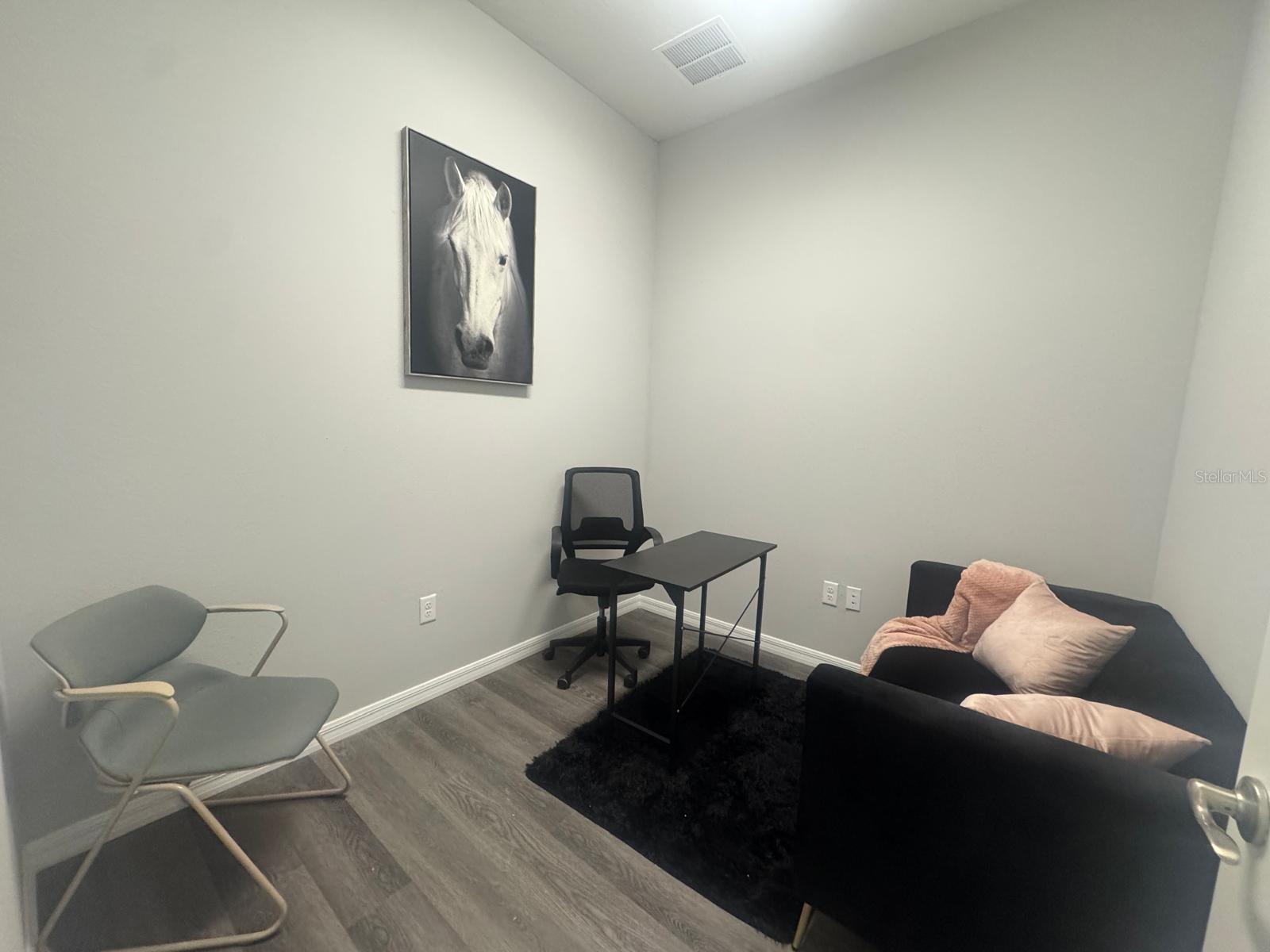 HUNTERS CRK NORTHWEST VILLAGE TOW - Commercial Lease