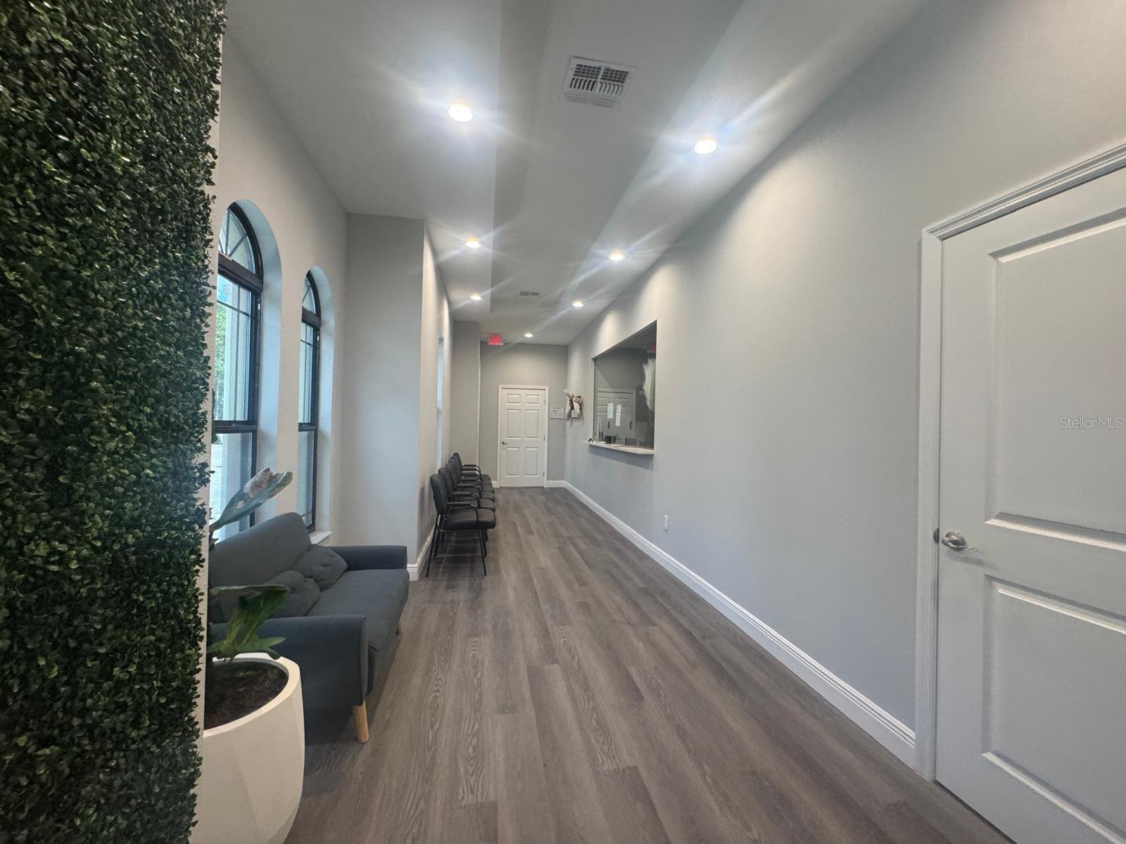 HUNTERS CRK NORTHWEST VILLAGE TOW - Commercial Lease