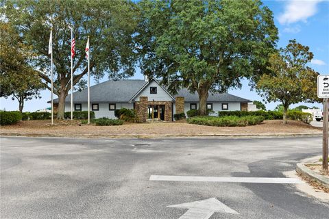 A home in EUSTIS