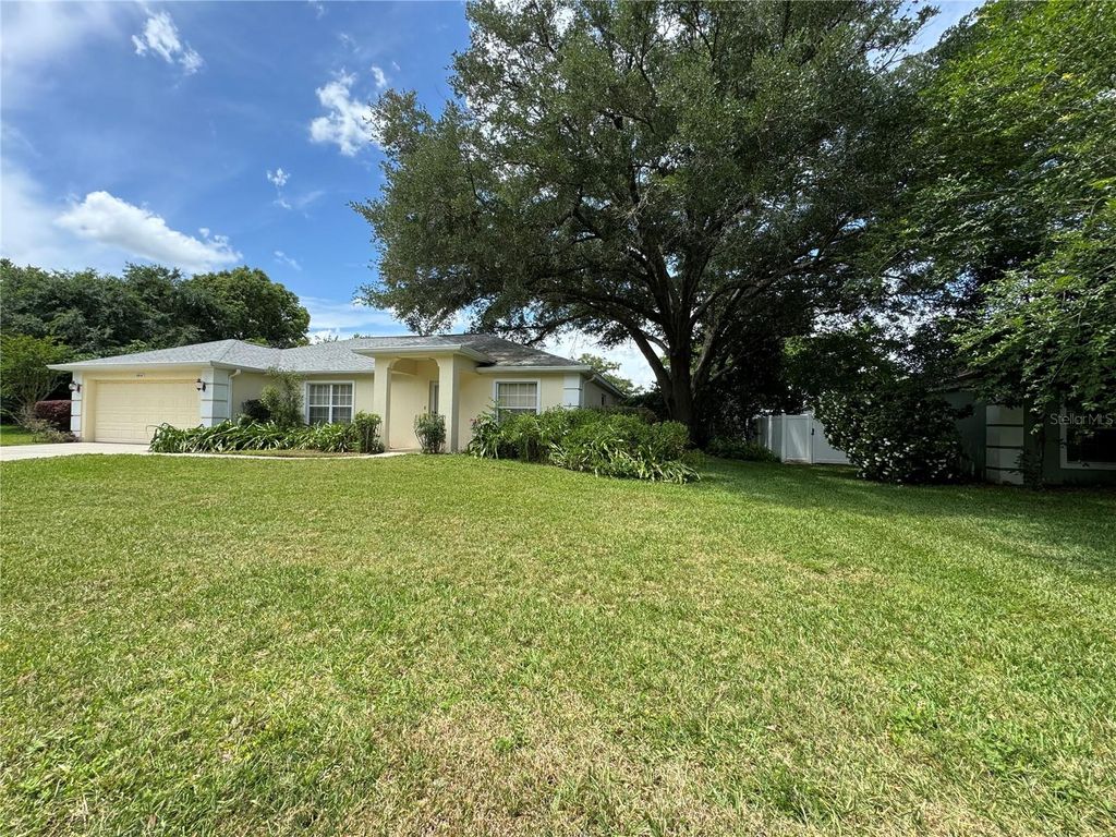 Photo of 1014 NE 22nd Avenue, Ocala, FL 34470 (MLS # OM715864)