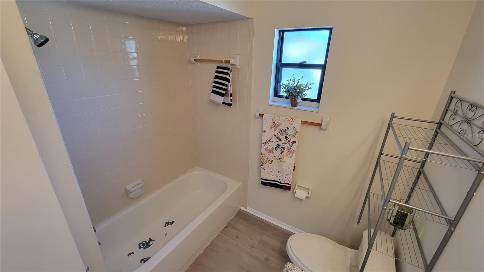 UNIVERSITY PINES - Residential Lease