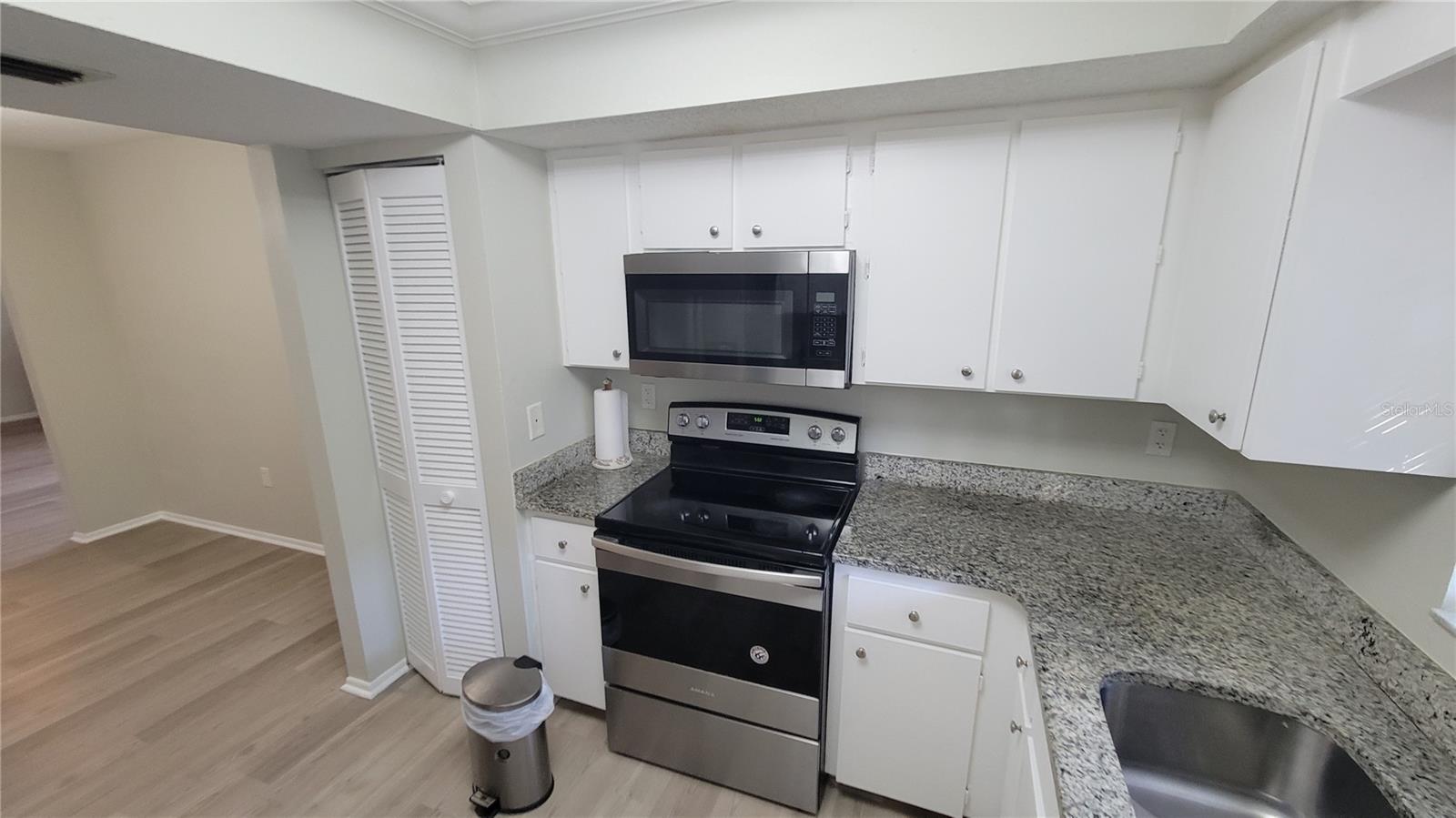 UNIVERSITY PINES - Residential Lease