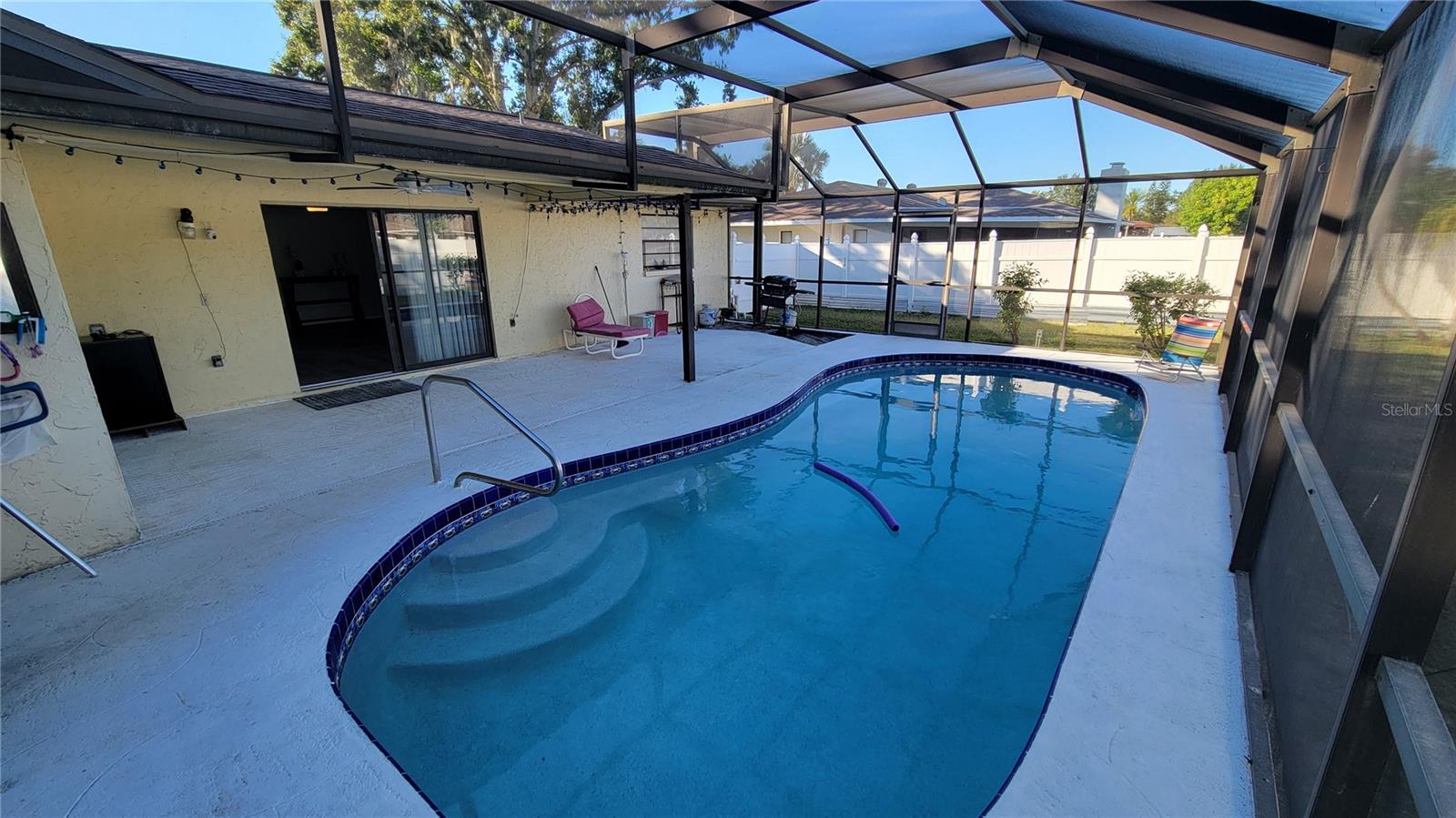 UNIVERSITY PINES - Residential Lease