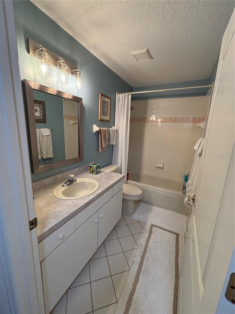 MOUNT DORA COUNTRY CLUB MOUNT DORA PH 02-1 - Residential Lease