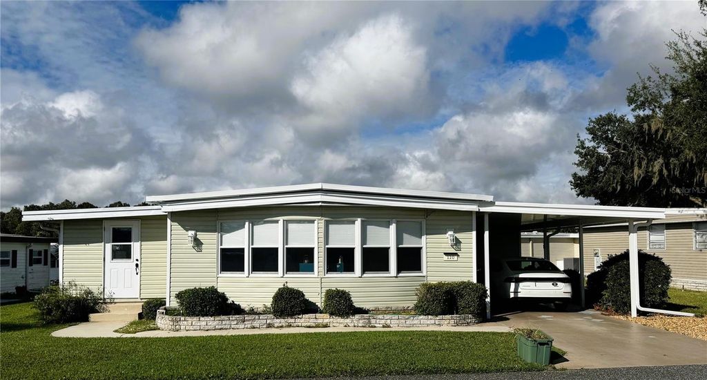 Photo of 110 Gardenia Way, Leesburg, FL 34748 (MLS # R4910059)