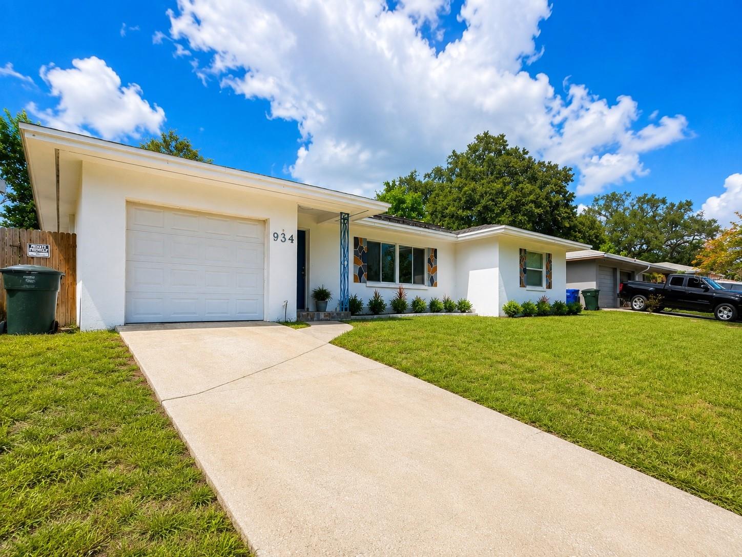 Search Properties for Sale 1 934 HILLWOOD DR