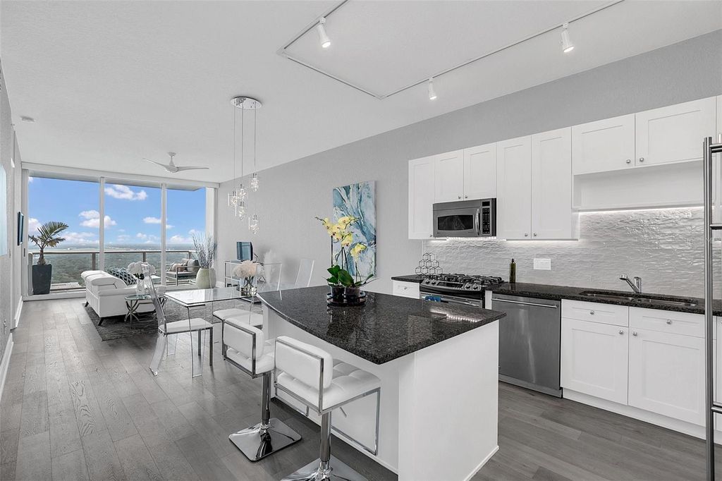 Photo of 150 E Robinson Street #31B, Orlando, FL 32801 (MLS # O6409217)