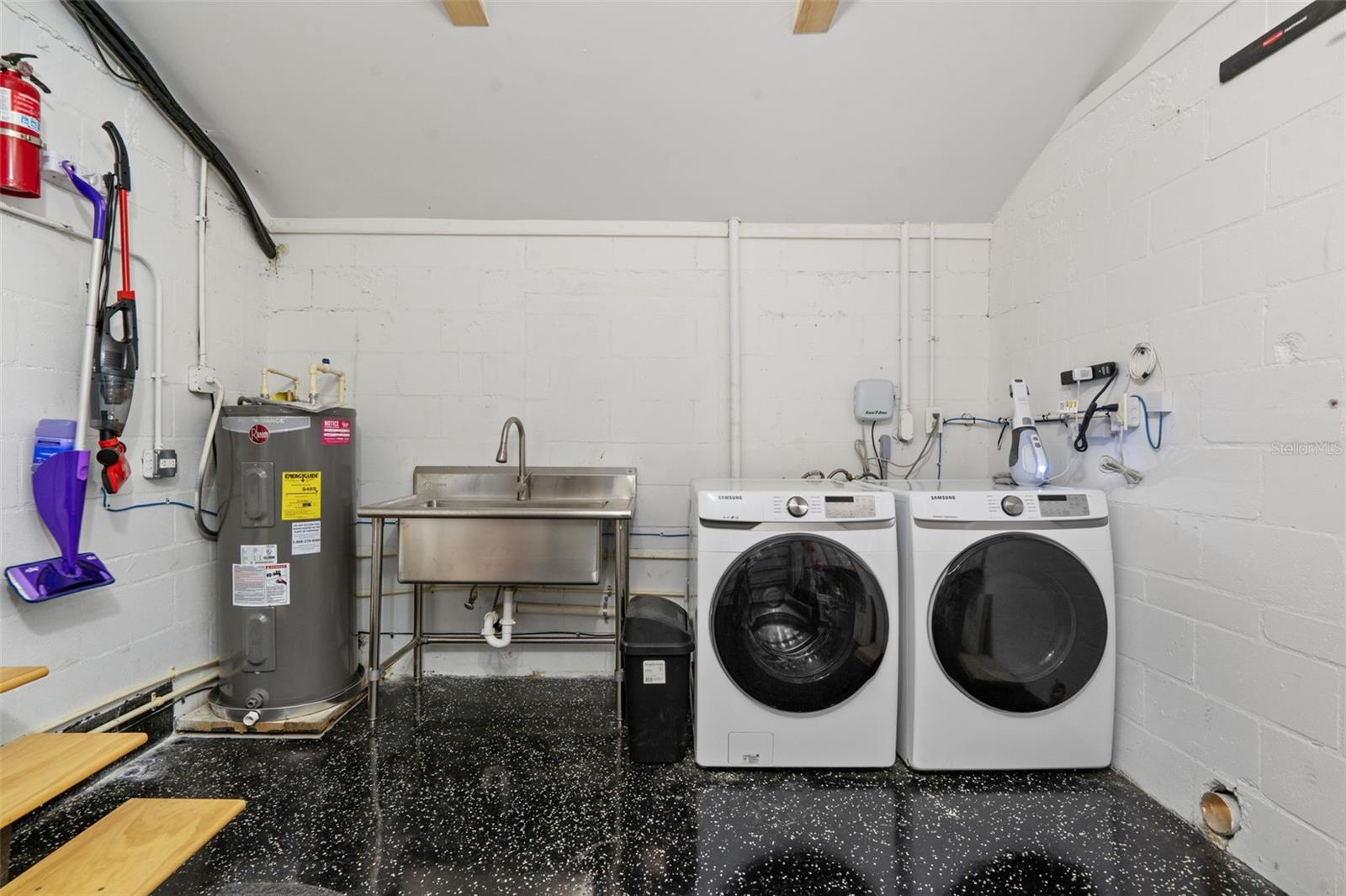 ORANGEWOOD MANOR - Residential