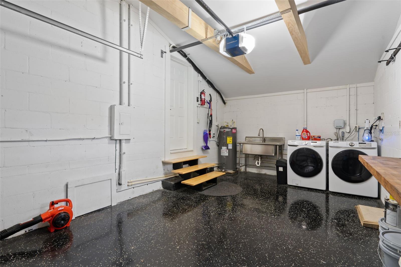 ORANGEWOOD MANOR - Residential