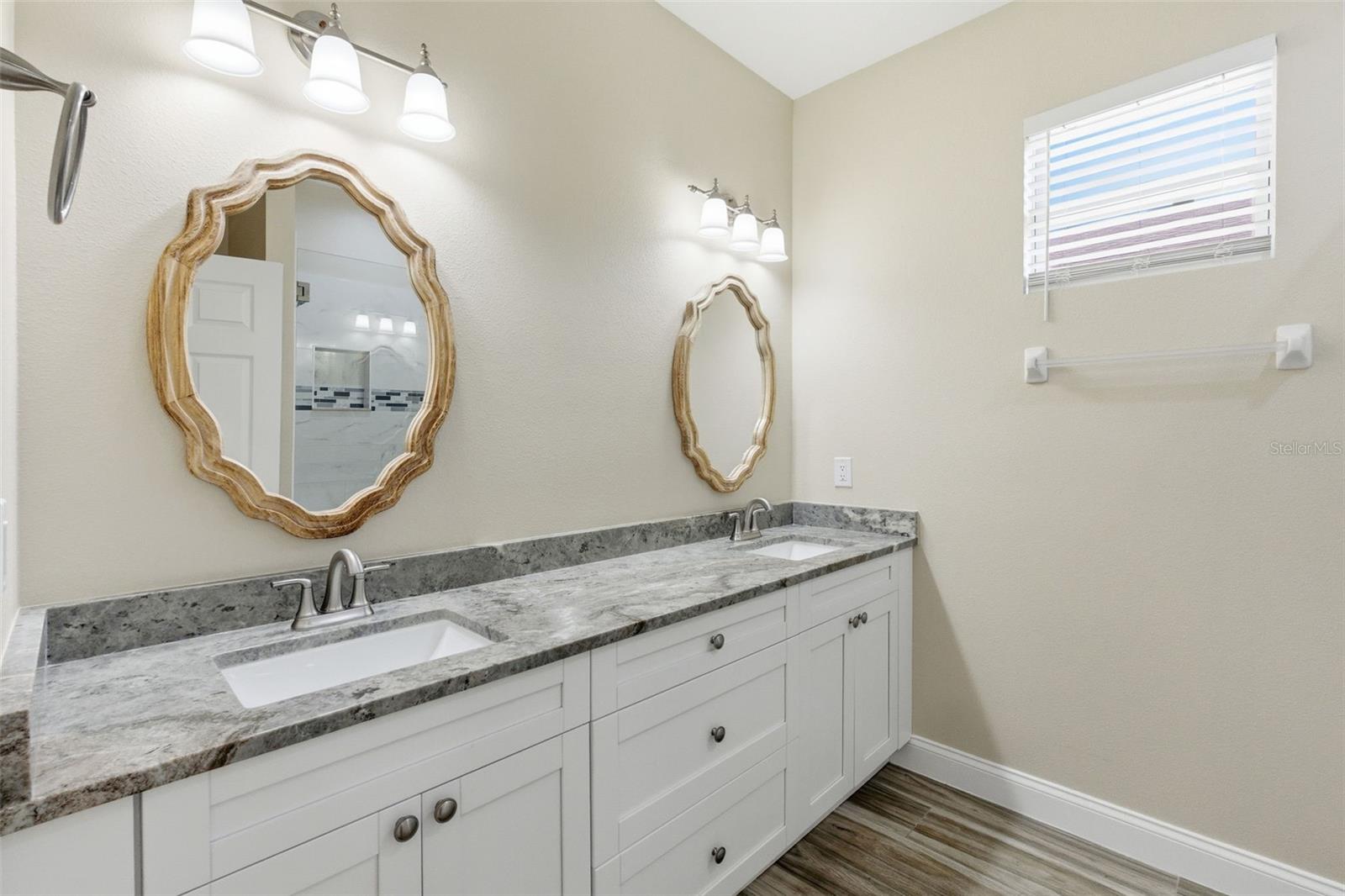 AVONDALE - Residential