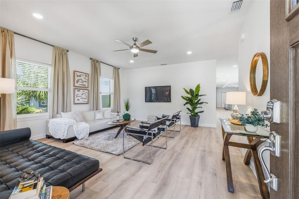 Photo of 494 39th Avenue N, St Petersburg, FL 33704 (MLS # TB8492650)