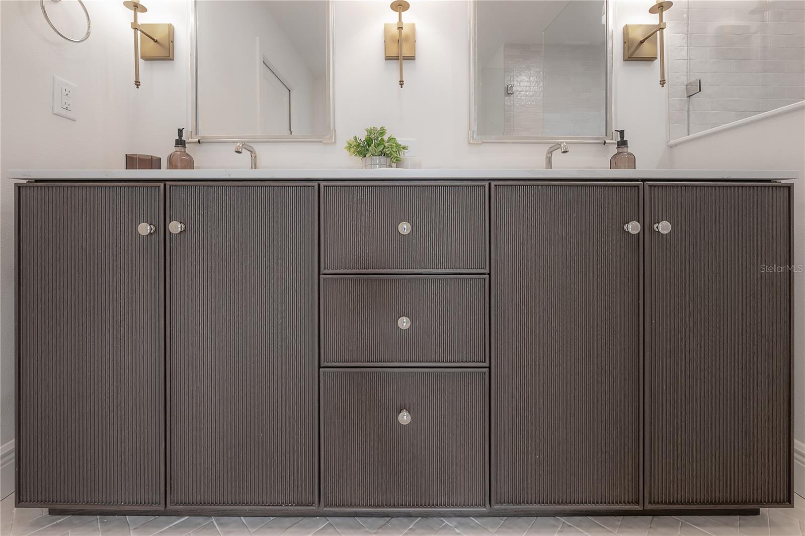 DAVIS ISLANDS PB10 PG52 TO 57 - Residential