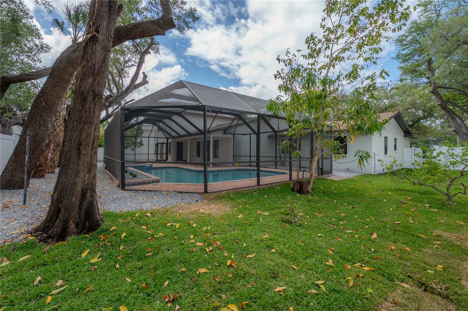 DAVIS ISLANDS PB10 PG52 TO 57 - Residential