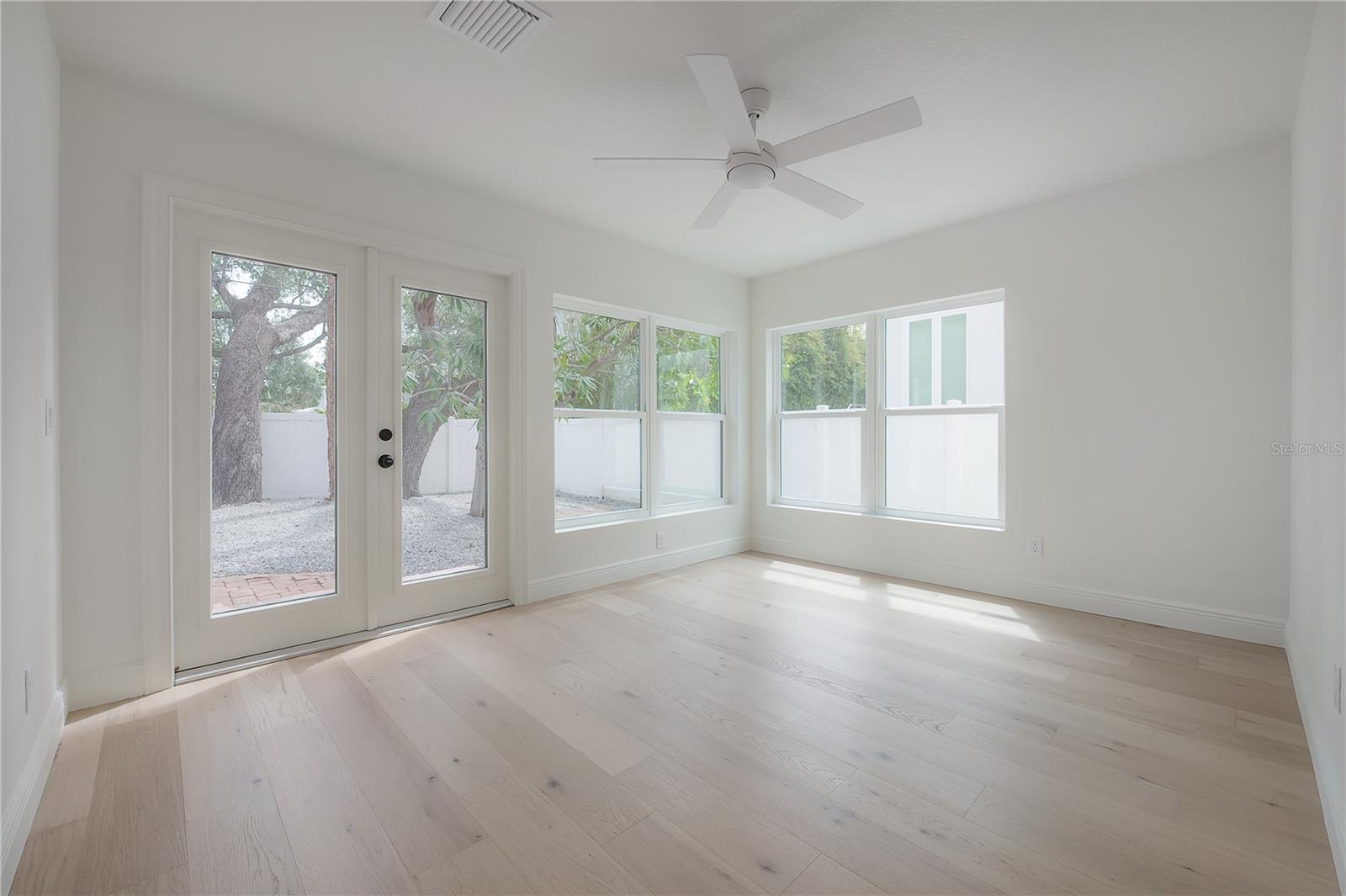 DAVIS ISLANDS PB10 PG52 TO 57 - Residential