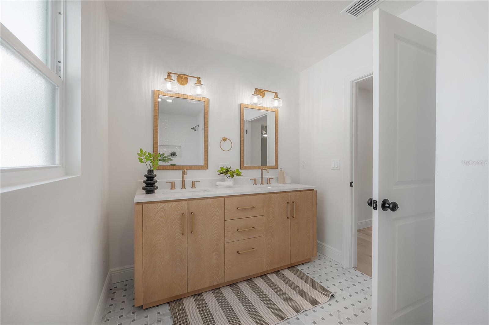 DAVIS ISLANDS PB10 PG52 TO 57 - Residential