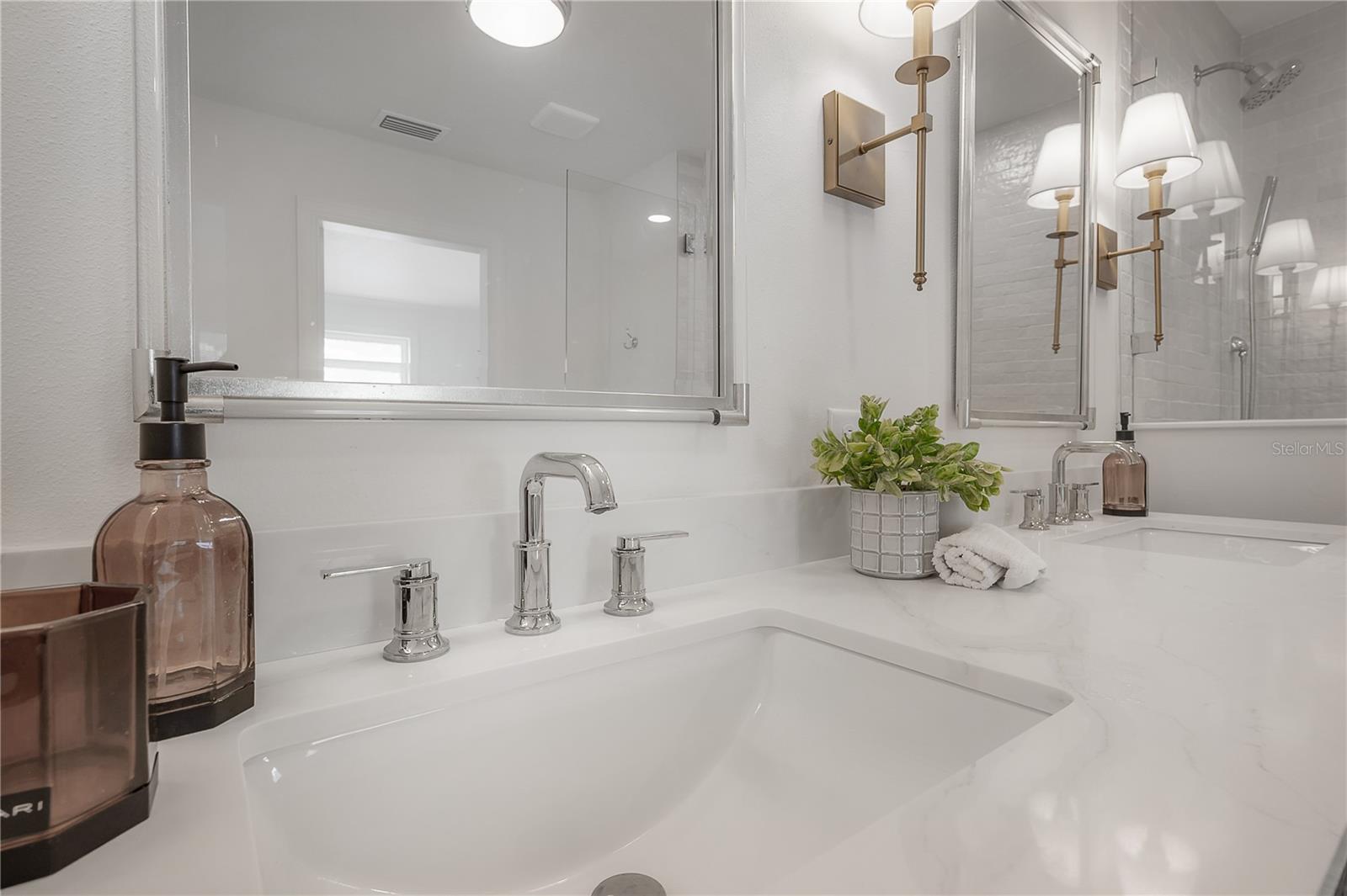 DAVIS ISLANDS PB10 PG52 TO 57 - Residential