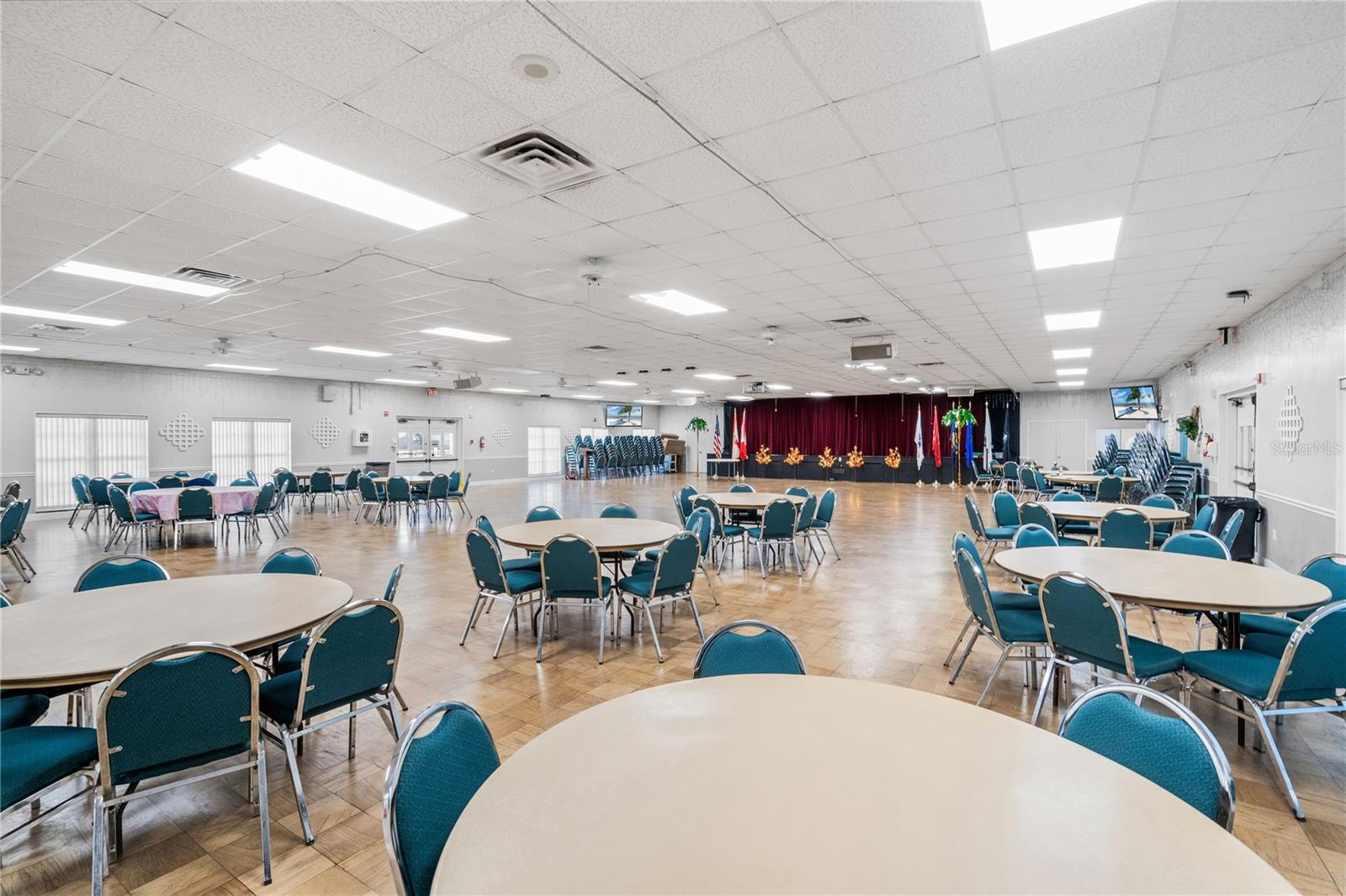 OAKWOOD MANOR - Residential