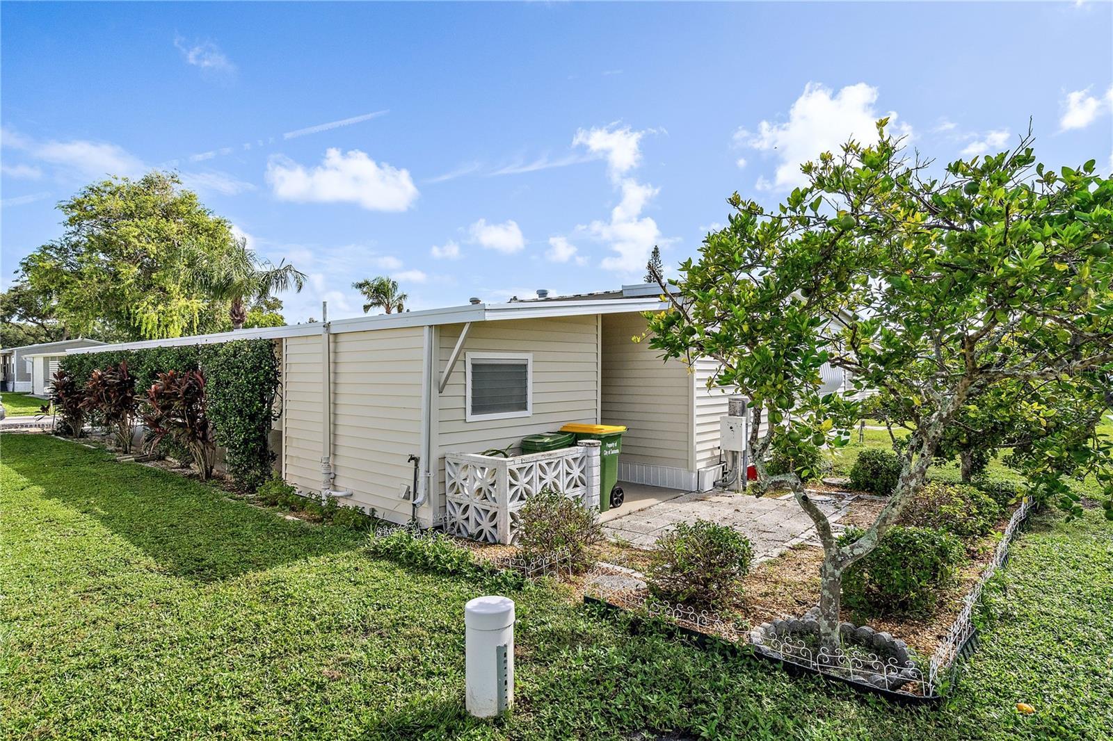 OAKWOOD MANOR - Residential