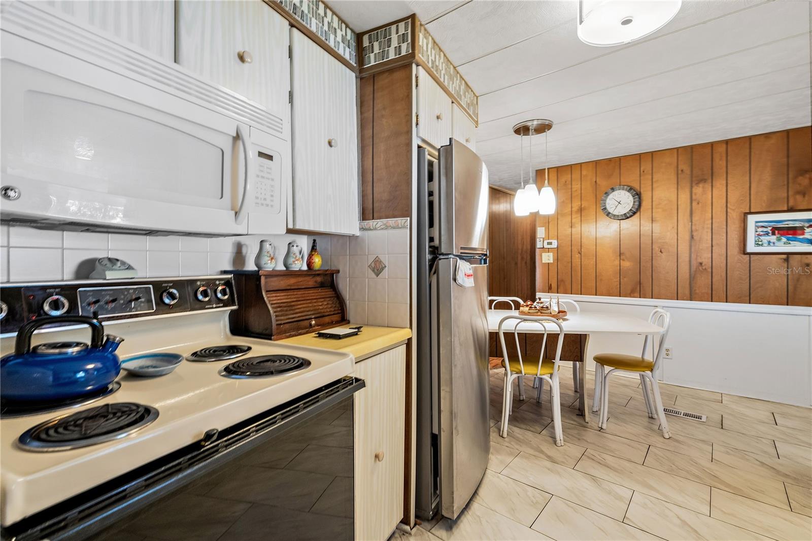 OAKWOOD MANOR - Residential