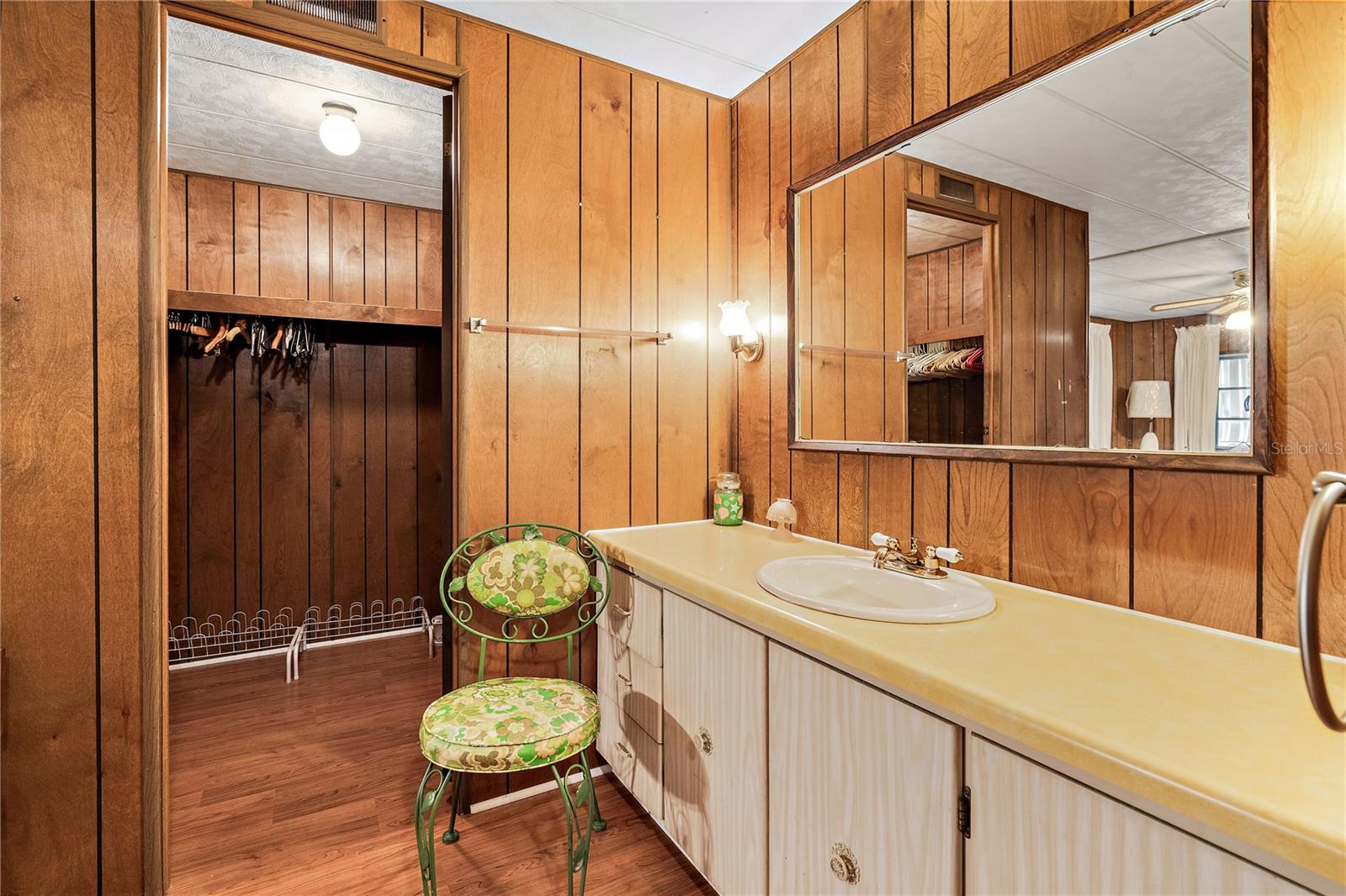 OAKWOOD MANOR - Residential