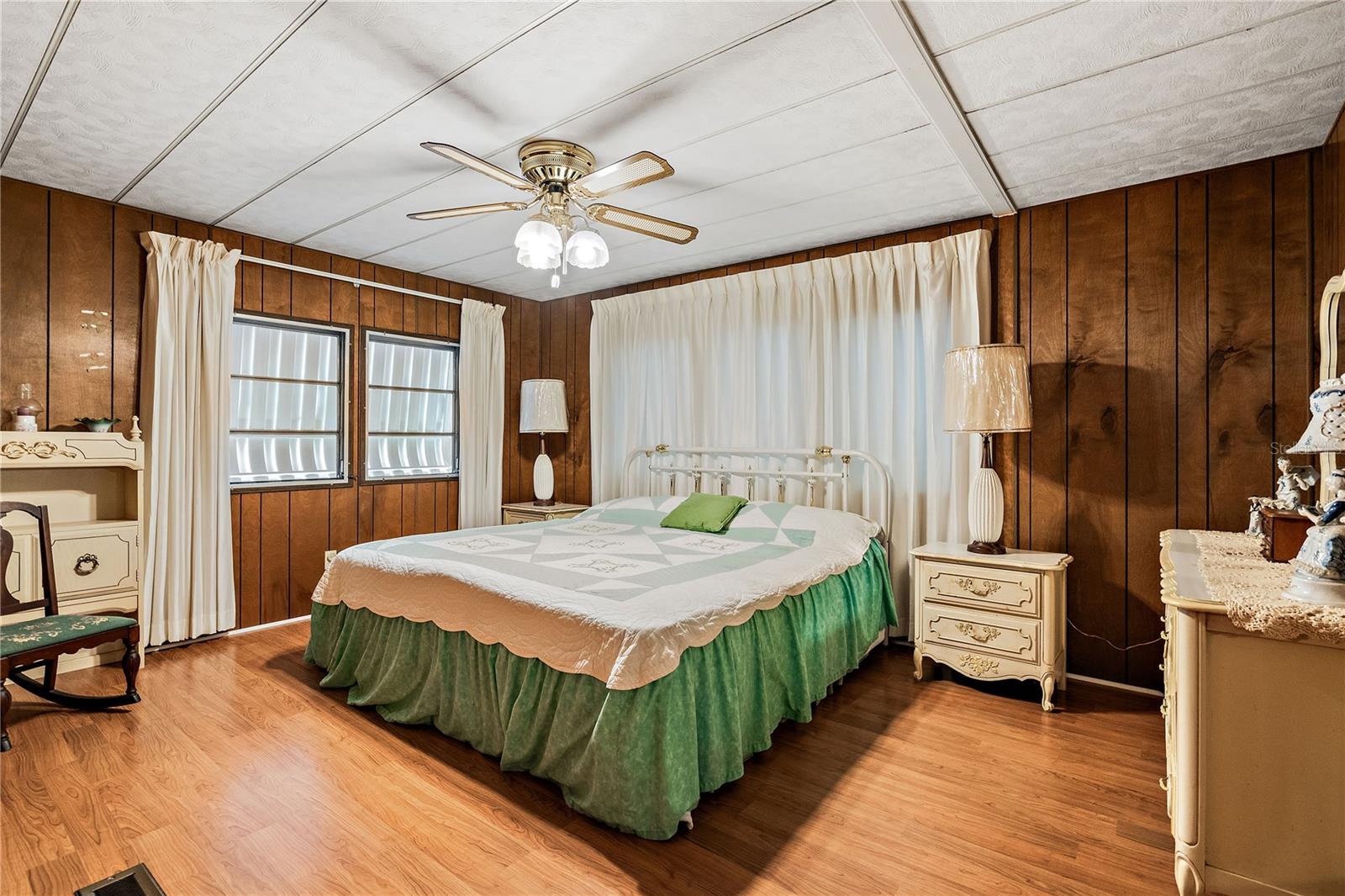 OAKWOOD MANOR - Residential