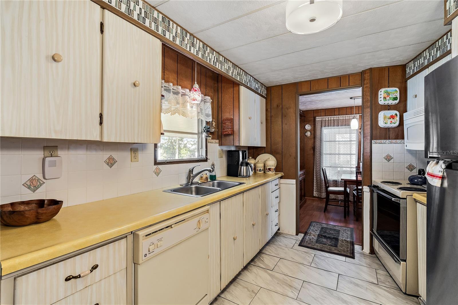 OAKWOOD MANOR - Residential