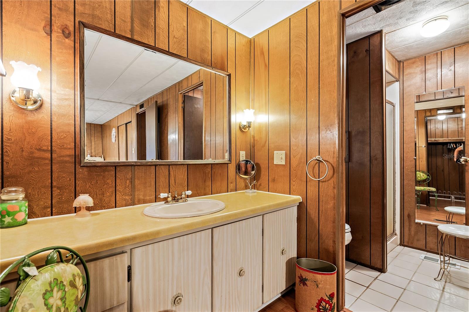 OAKWOOD MANOR - Residential