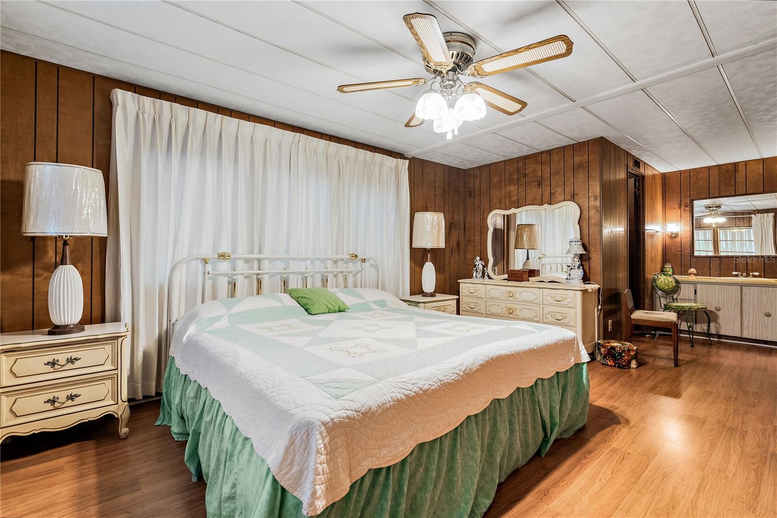 OAKWOOD MANOR - Residential