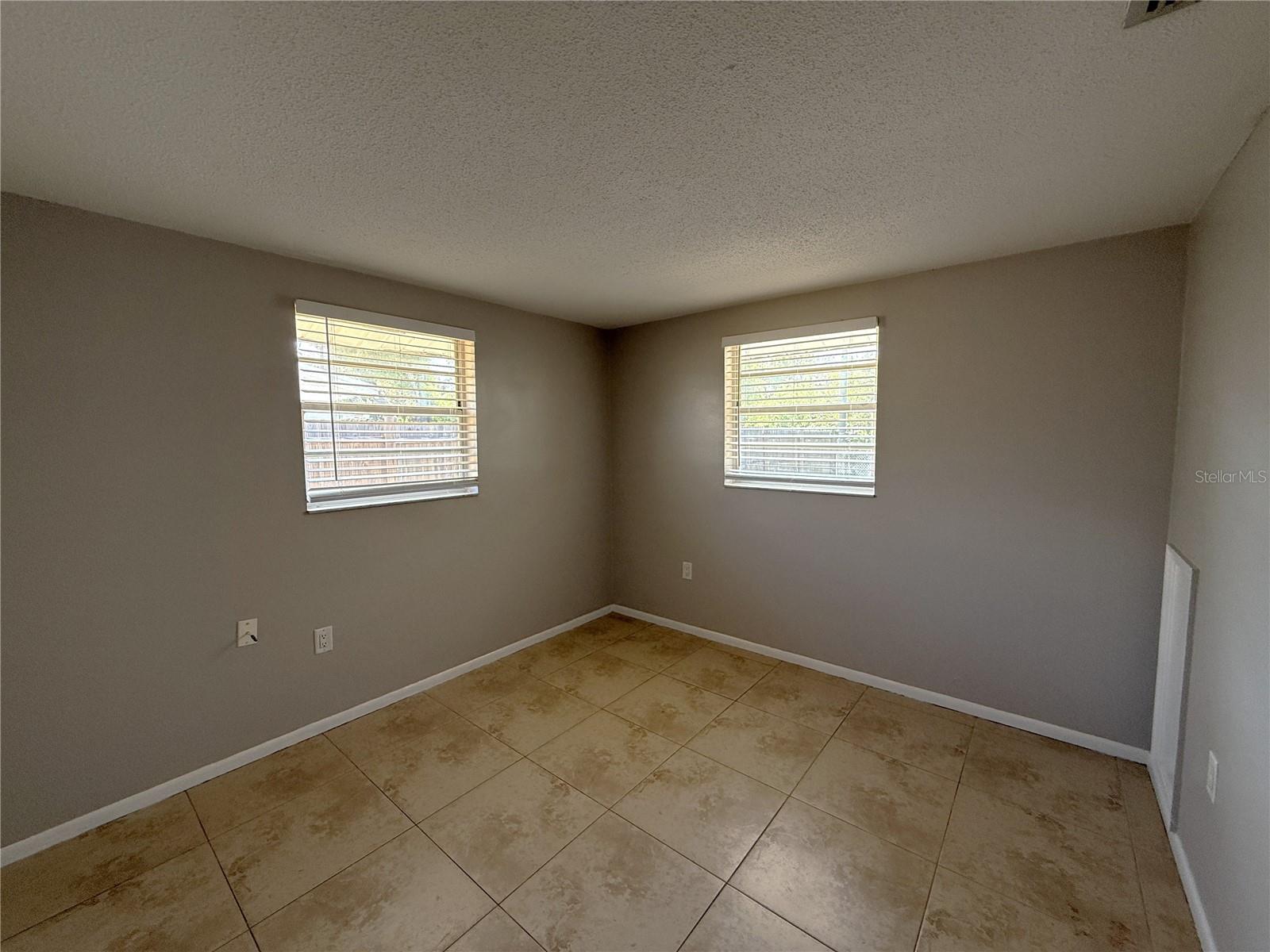 VENICE GARDENS - Residential Lease