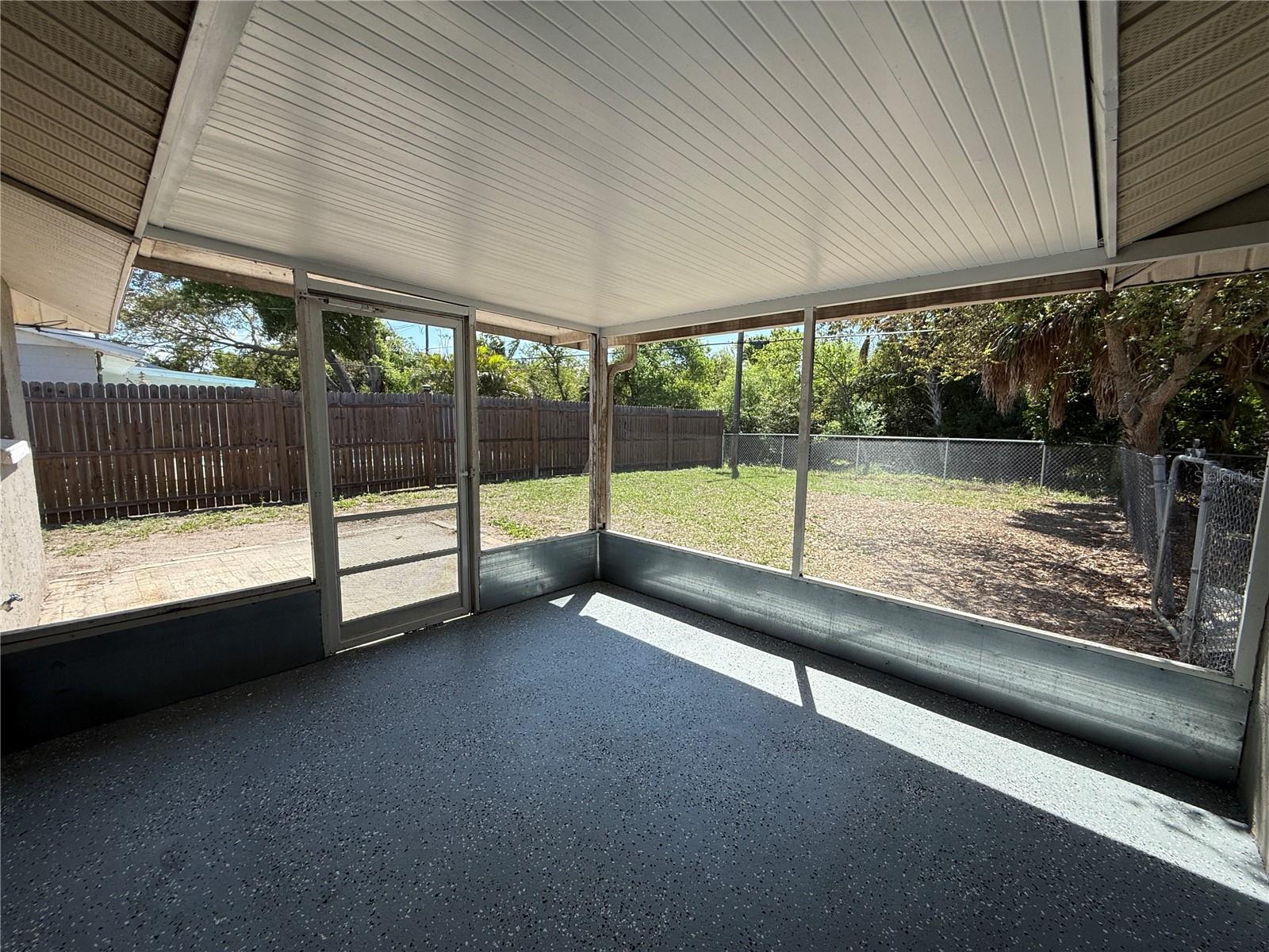 VENICE GARDENS - Residential Lease