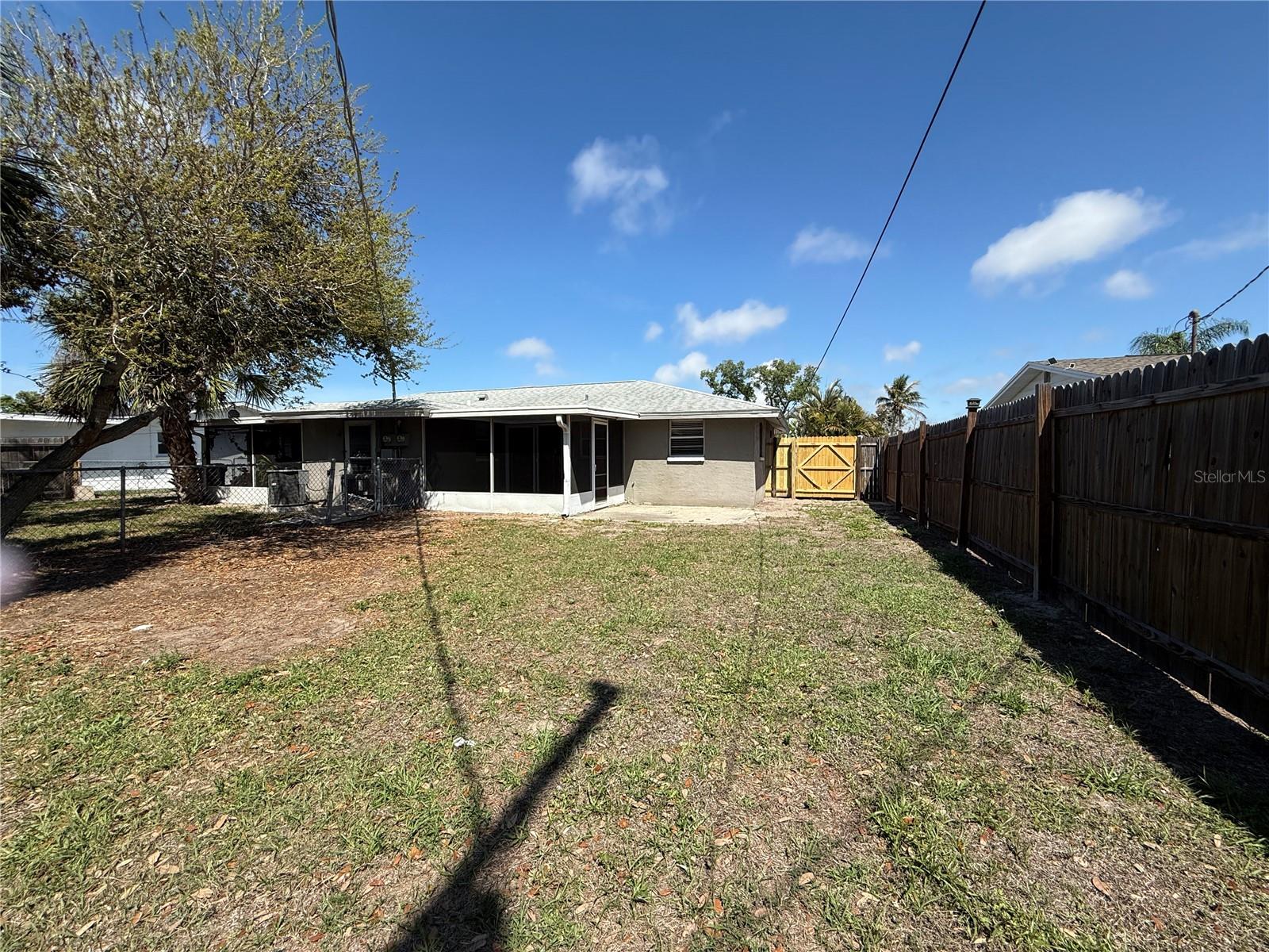 VENICE GARDENS - Residential Lease