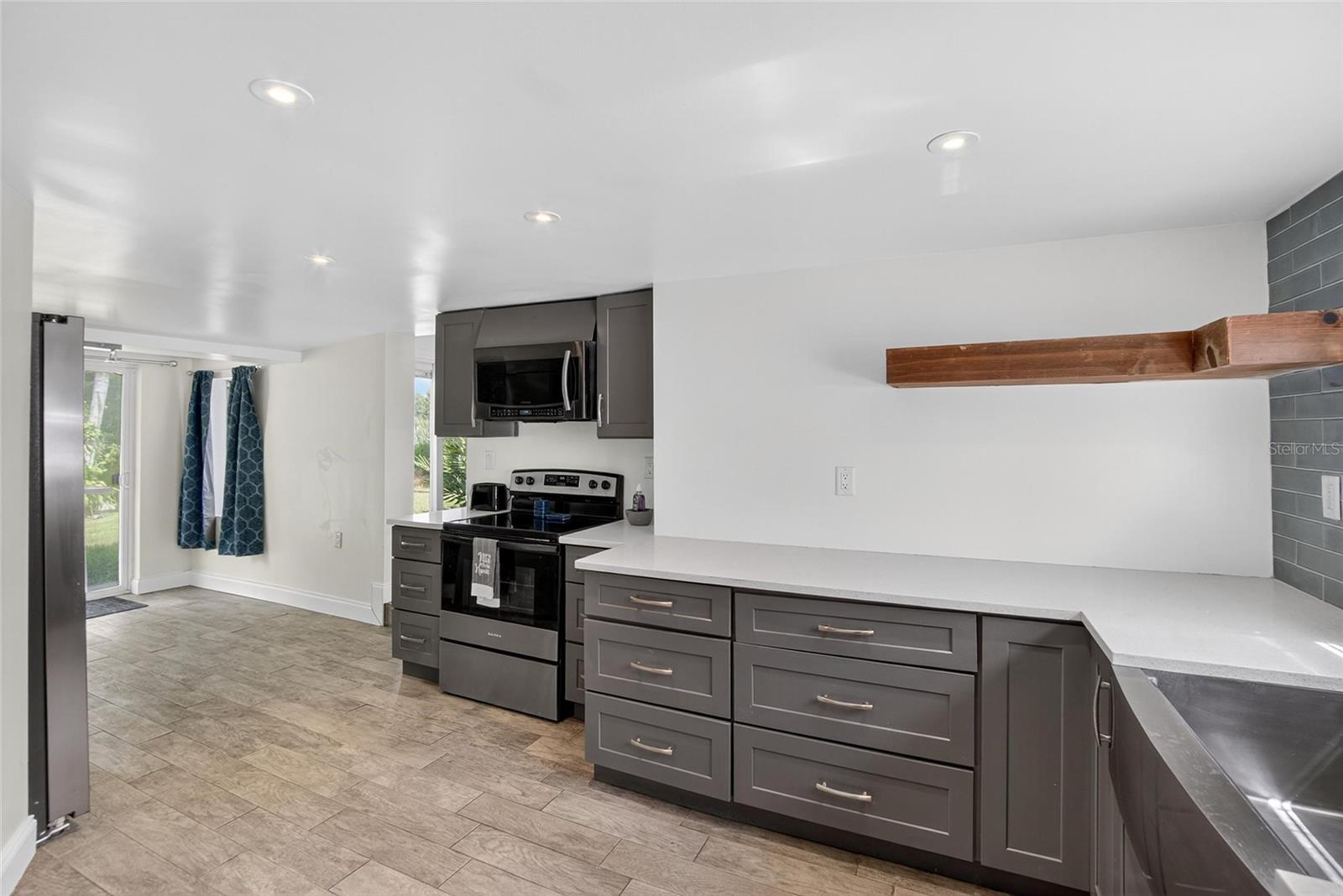 LAKE SHARON ESTATES - Residential