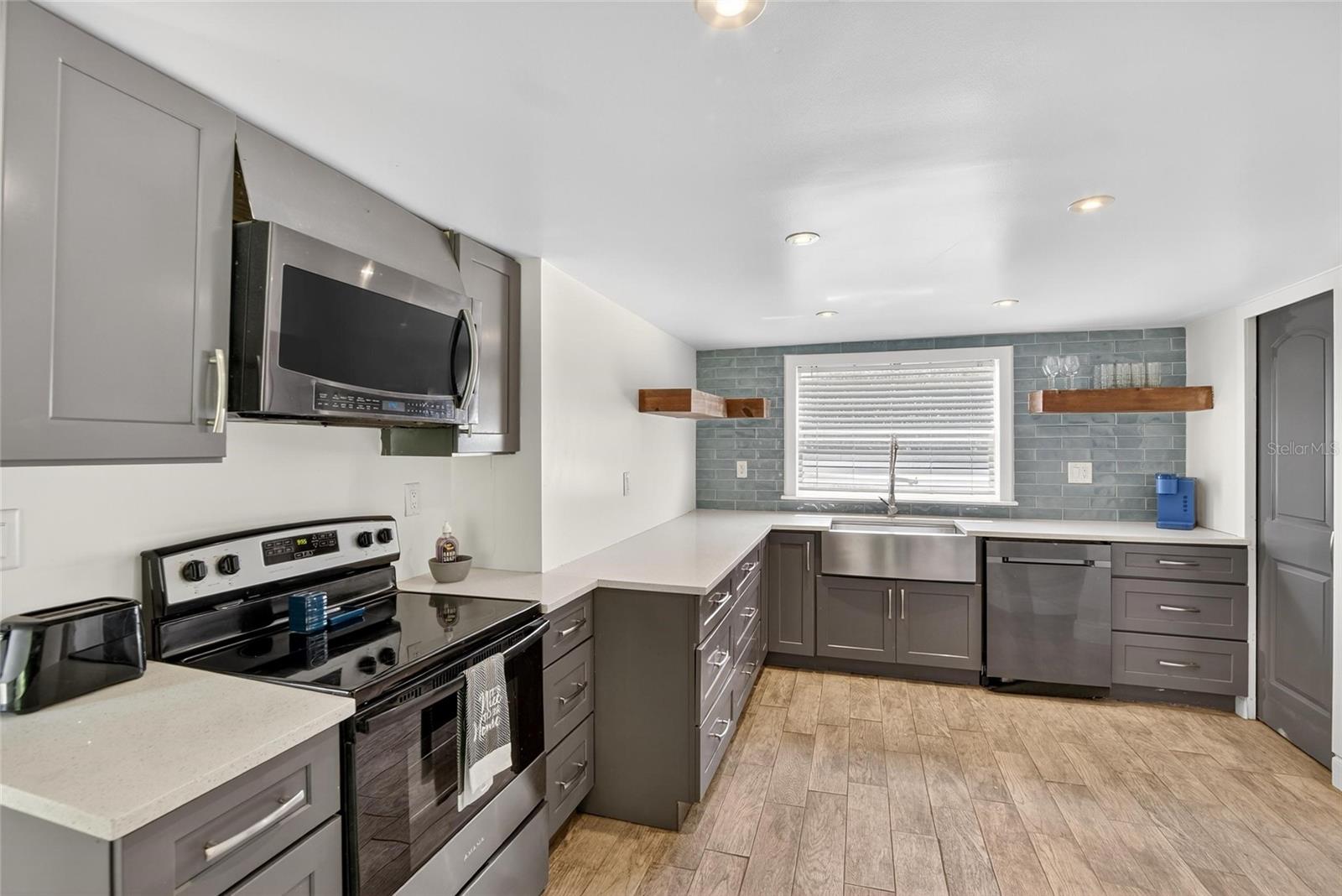 LAKE SHARON ESTATES - Residential