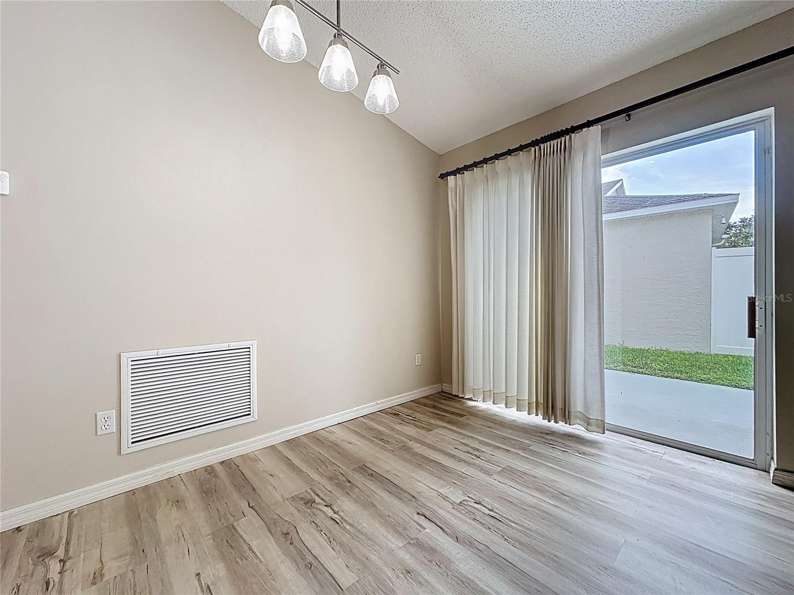 KINGS RIDGE/HIGHGATE - Residential