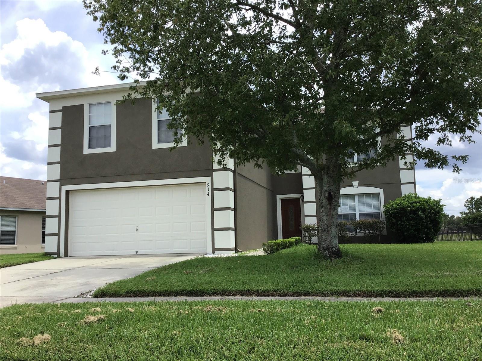Six Bdrm Home For Rent Near Waterford Lakes
Priced Low, Call Now! Priced Cheap, Very Clean Property, 2 Car Garage, Plenty Of Parking, Bonus Room Too, Upstairs Bonus Area Too, Pond View, Backyard Patio, 1 Bedroom Downstairs, Huge Master Suite, Living Family & Dining Rooms, Master Bath – Separate Shower/Tub, Granite Countertops, Eat In Kitchen, Hardwood Flooring, Tile In Wet Areas, Freshly Painted, Laminate Flooring, Wired For Alarm, Ceiling Fans In Many Rooms, Community Clubhouse, Community Park, Community Playground, Just 25 Minutes To Downtown Orlando, Just 20 Minutes To The Airport, Convenient To 408, 417, 528 & 50, Convenient To Major Roads Shopping & Schools, Convenient To Waterford Lakes, Convenient To UCF, All Kitchen Appliances Included, Stainless Steel Appliances Included, Blinds Included, Fridge Included. The deposit amount is based upon the application results. Pets: OK (Dangerous Pets are not permitted, Pit Bulls, etc.) Priced $2,999.00 for the first 4 months, $3,150.00 for the remaining 8 months (Average: $3,100.00/mo). AVAILABLE: November 15, 2025