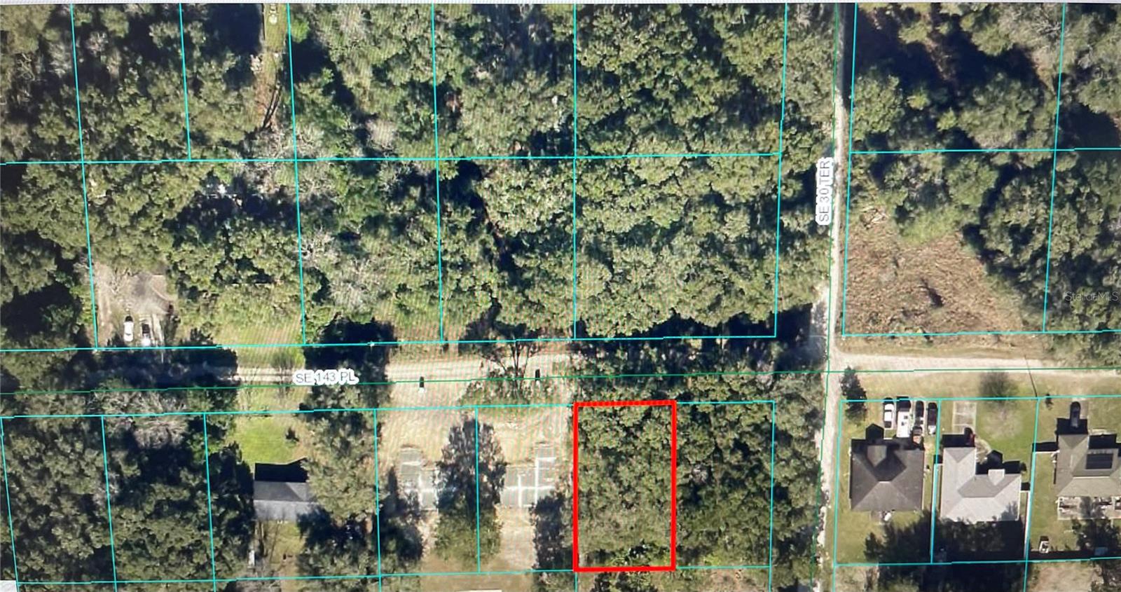 Great lot in Belleview Heights Estates. Ready to build your dream home or perfect for spec building Zoned R1 . Close to shopping, medical and schools. Minutes from the villages don't let this one get away.